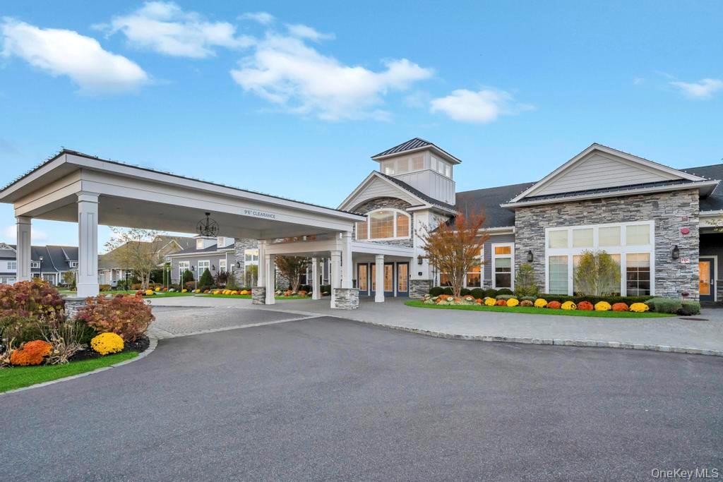 195 Belmont Circle, Yaphank, NY 11980