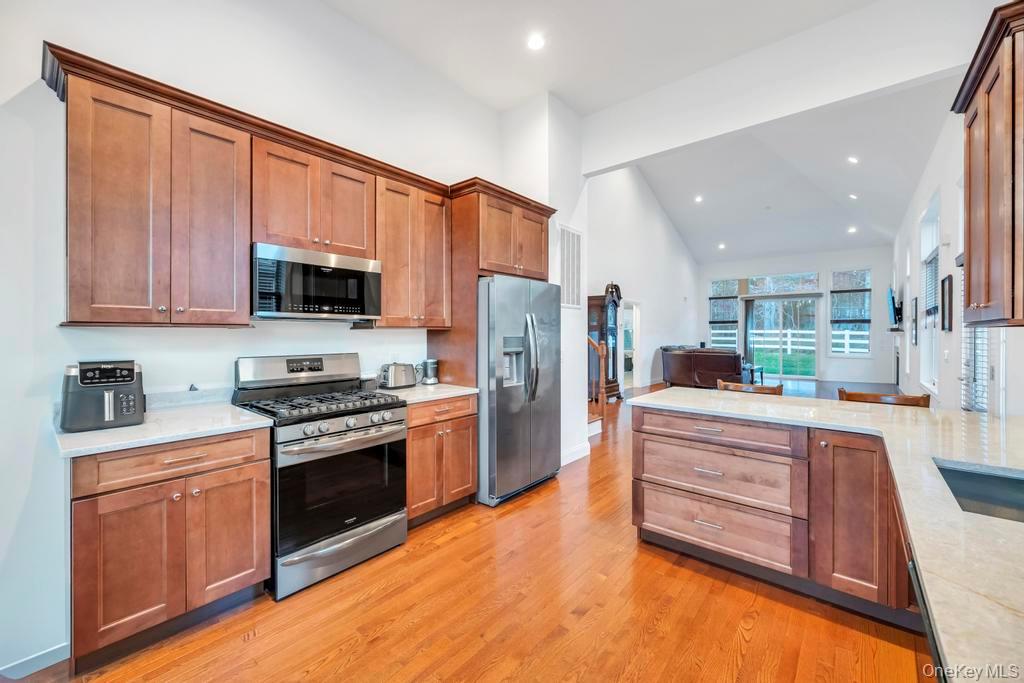 195 Belmont Circle, Yaphank, NY 11980