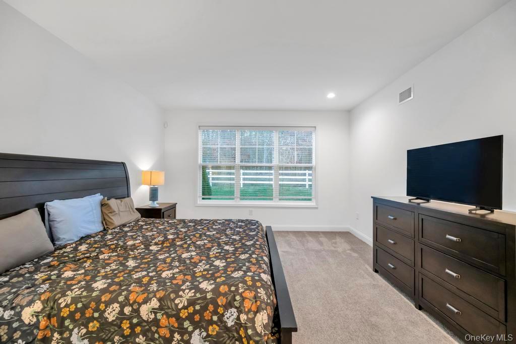 195 Belmont Circle, Yaphank, NY 11980