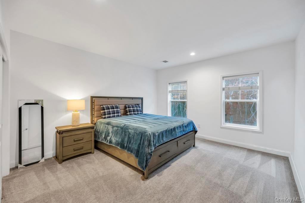 195 Belmont Circle, Yaphank, NY 11980