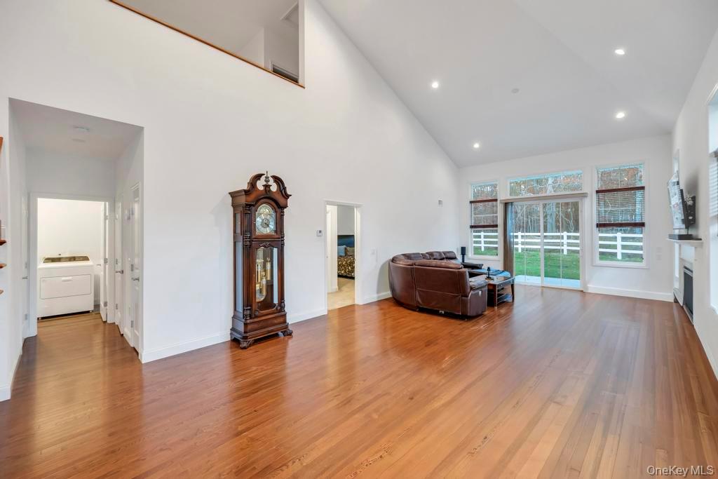 195 Belmont Circle, Yaphank, NY 11980