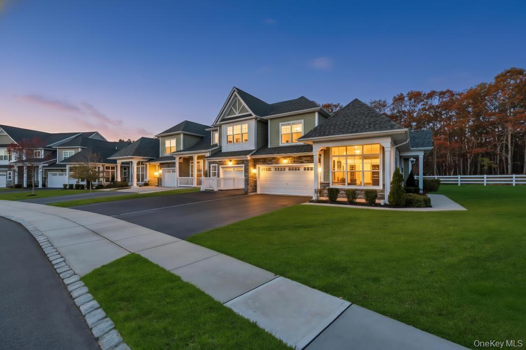 195 Belmont Circle, Yaphank, NY 11980