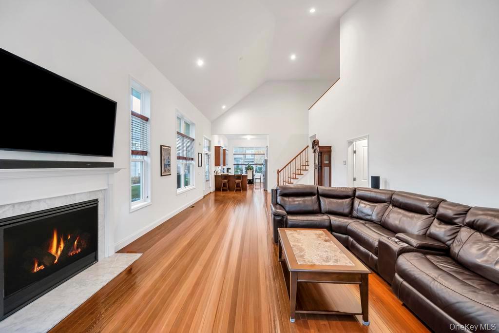 195 Belmont Circle, Yaphank, NY 11980