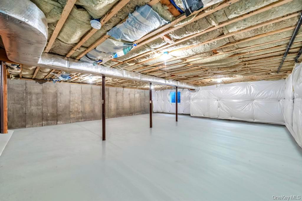 195 Belmont Circle, Yaphank, NY 11980