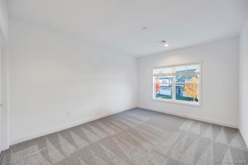 195 Belmont Circle, Yaphank, NY 11980