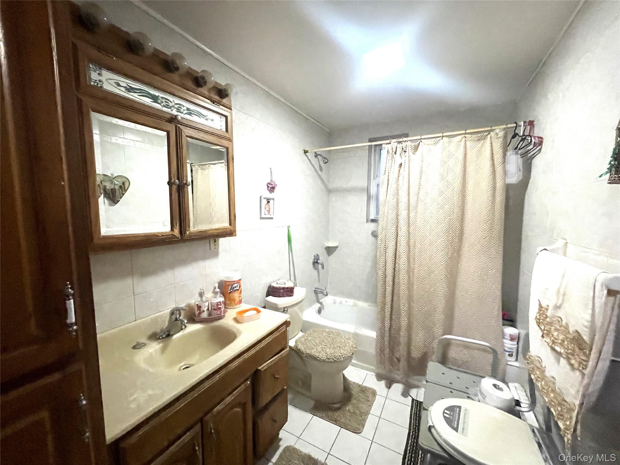 3035 82nd Street, East Elmhurst, NY 11370