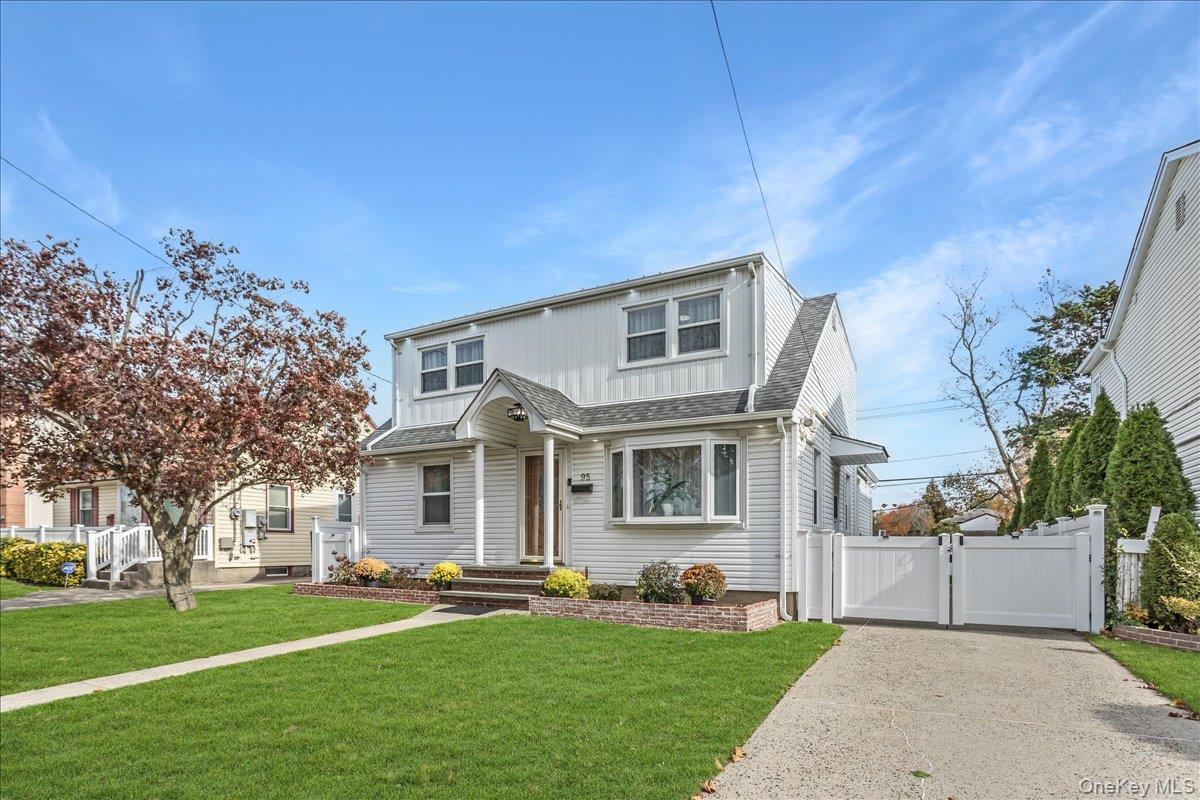 95 Norman Street, New Hyde Park, NY 11040