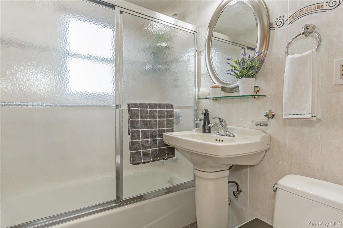 95 Norman Street, New Hyde Park, NY 11040