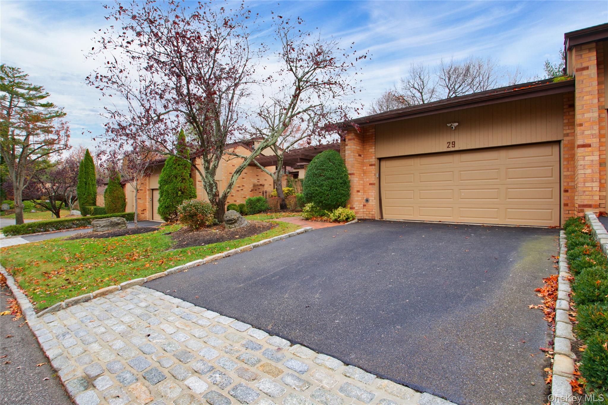 29 Woodland Drive, Roslyn Heights, NY 11577