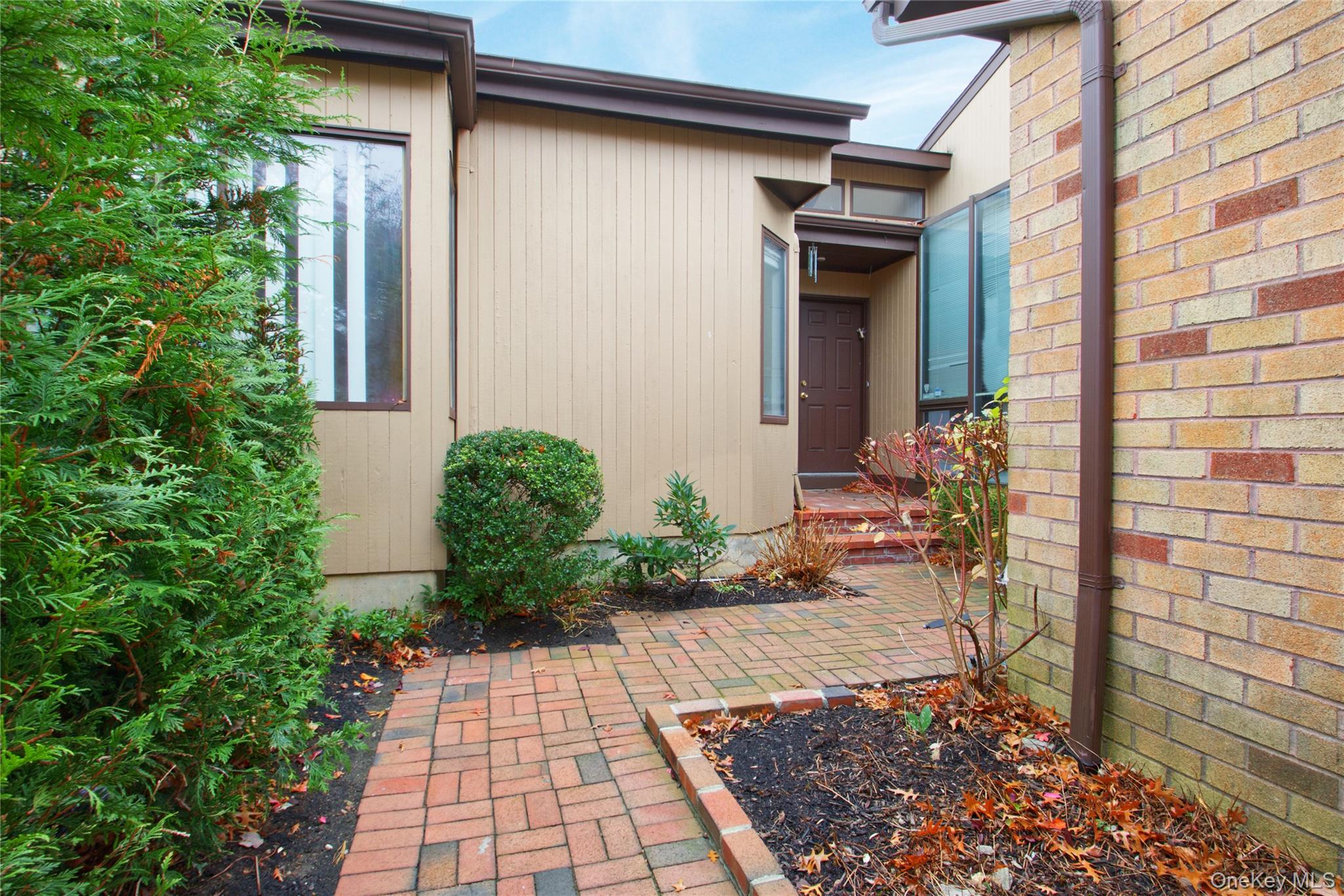 29 Woodland Drive, Roslyn, NY 11576