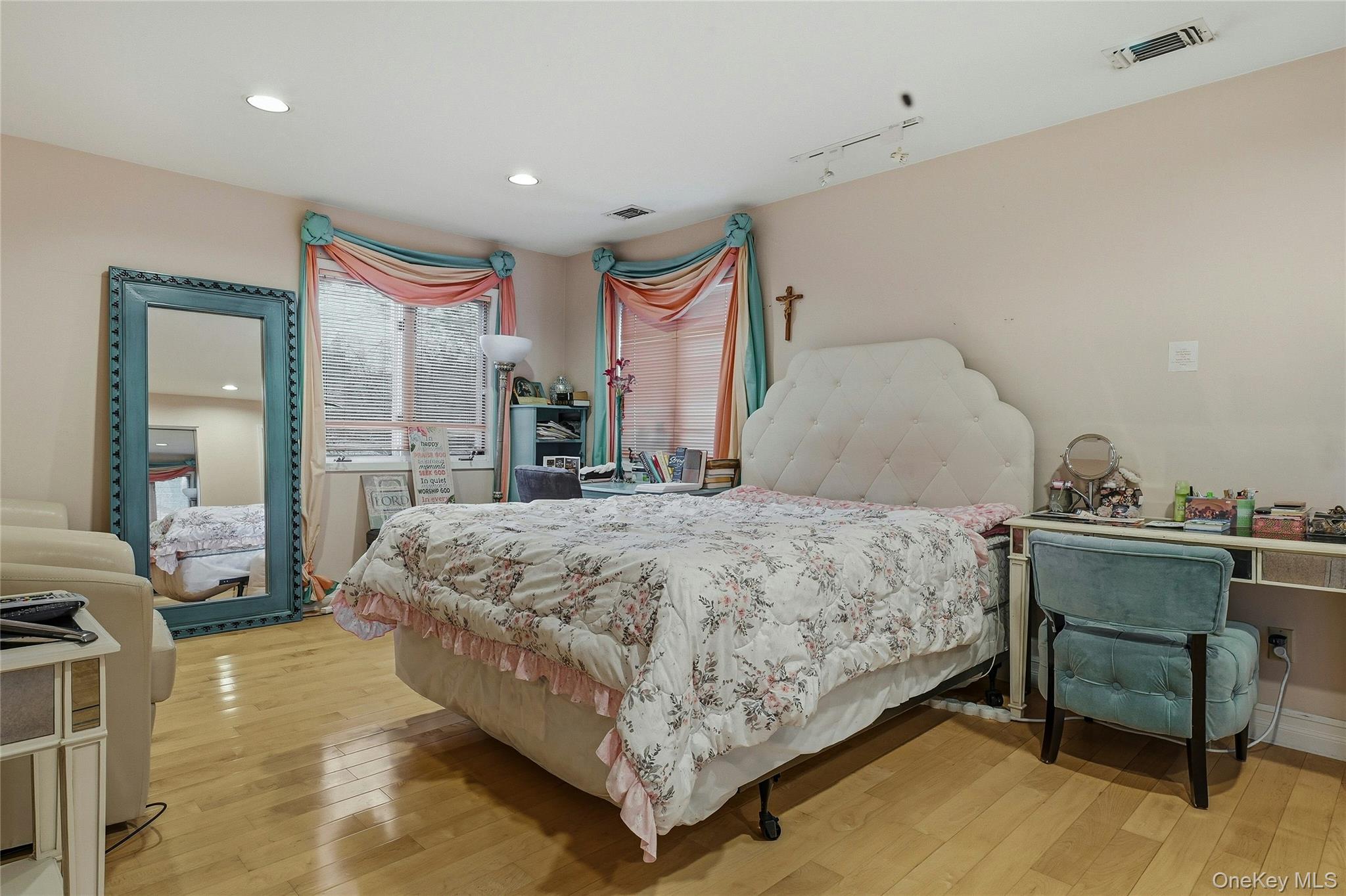 43 Bristol Drive, Manhasset, NY 11030