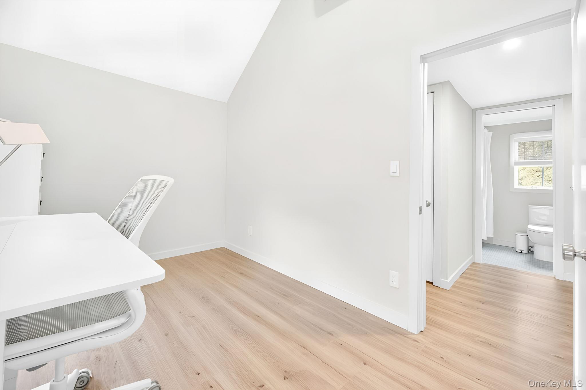 39 N Broadway, Esopus, NY 12401