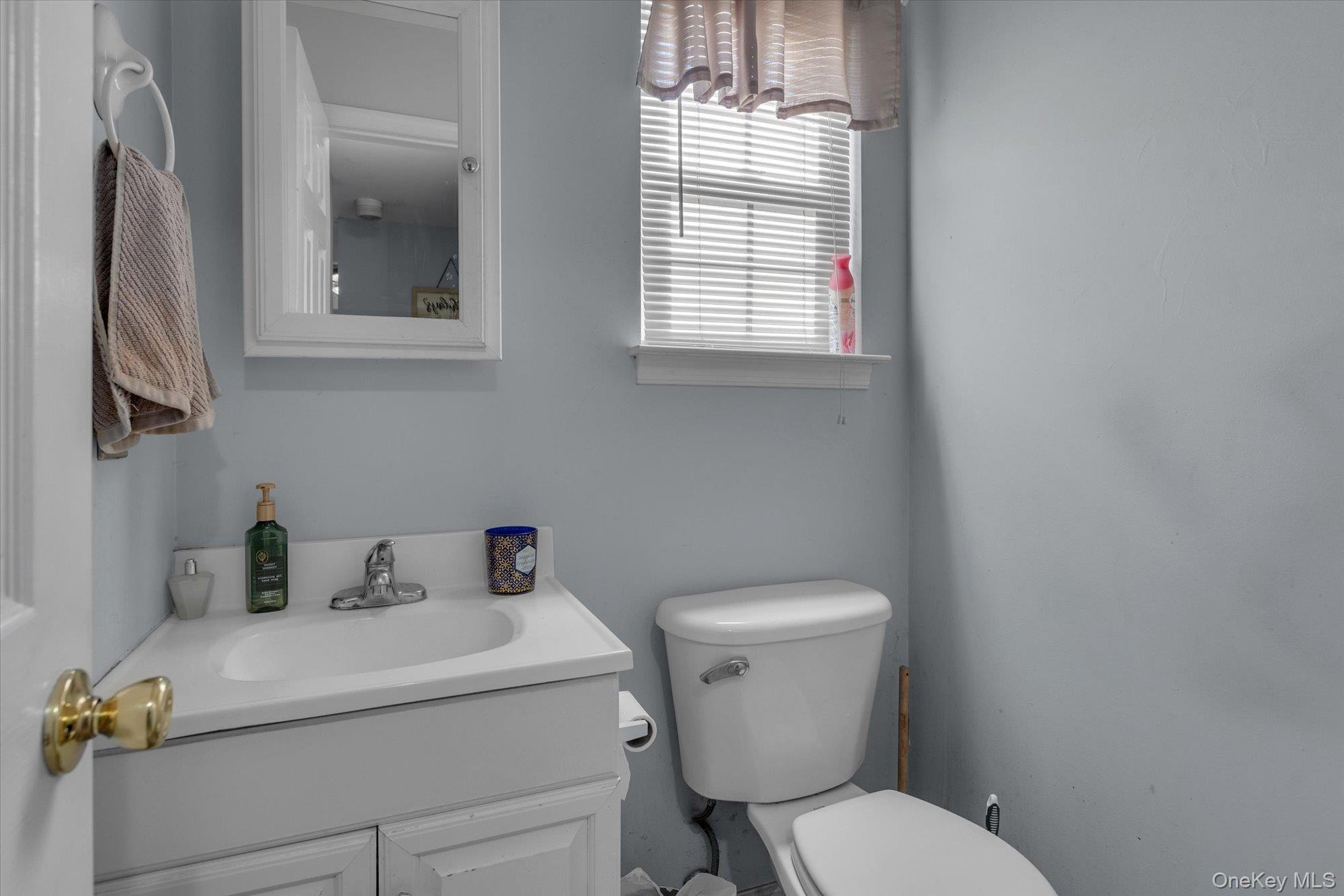 17 Ostend Circle, Shirley, NY 11967