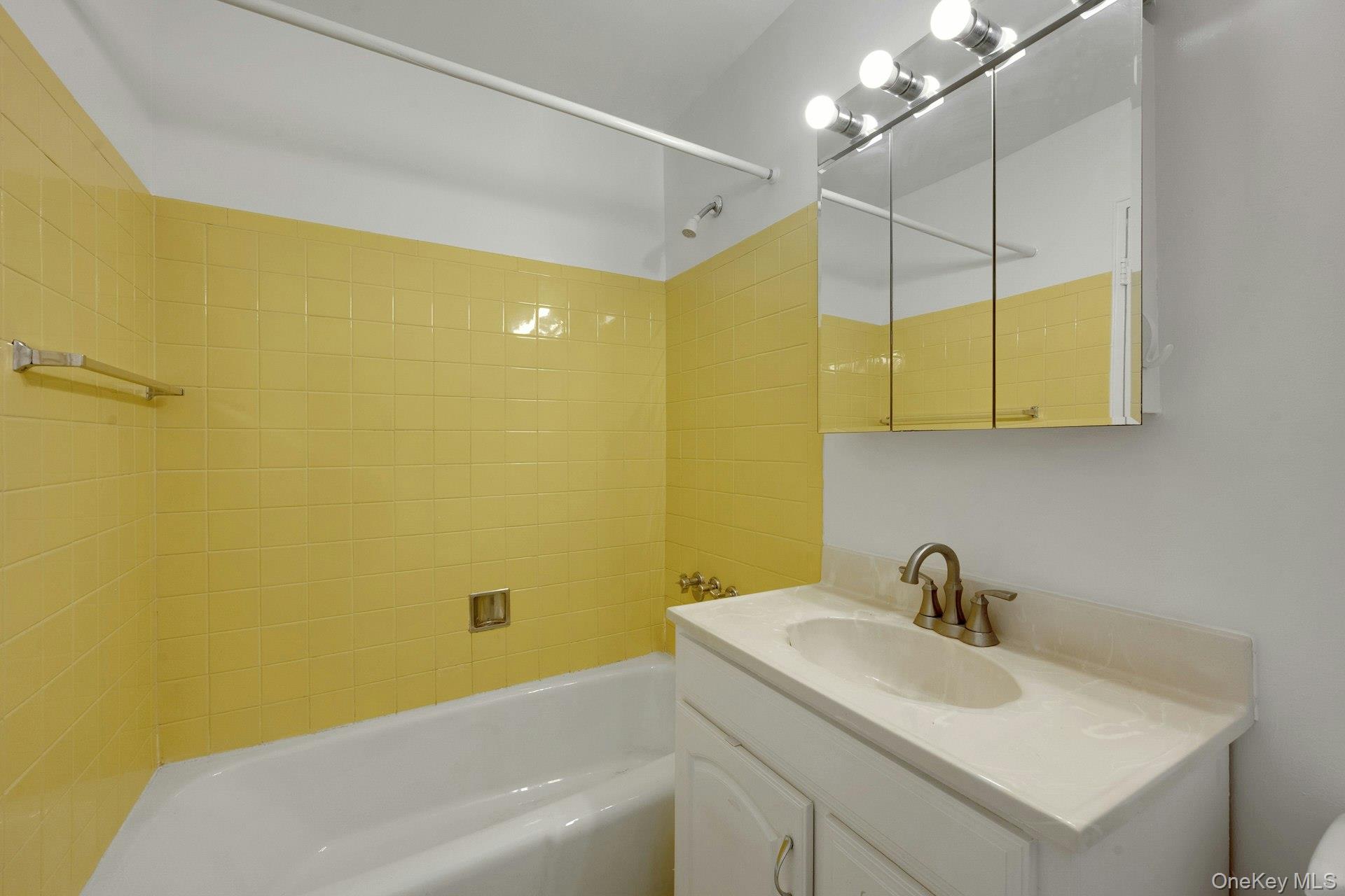 4 Consulate Drive # 1B, Tuckahoe, NY 10707