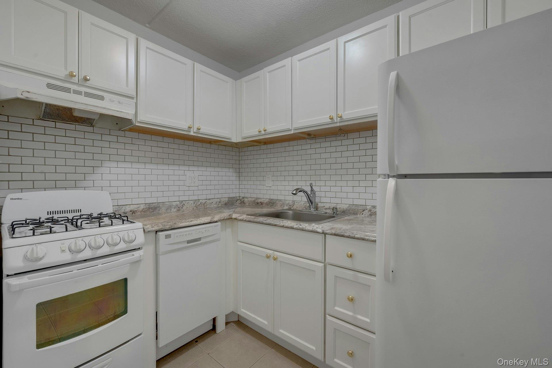 4 Consulate Drive # 1B, Tuckahoe, NY 10707