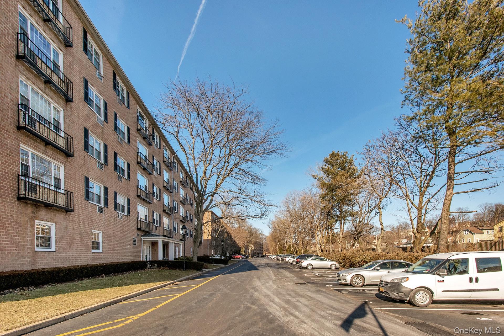 4 Consulate Drive # 1B, Tuckahoe, NY 10707