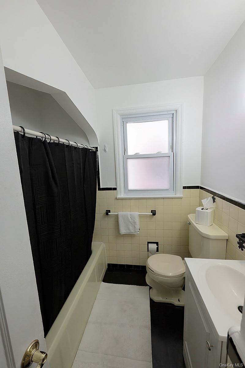 471 Windsor Place, Oceanside, NY 11572