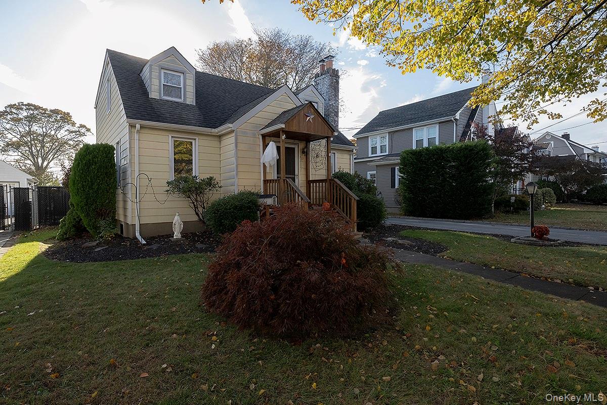 471 Windsor Place, Oceanside, NY 11572