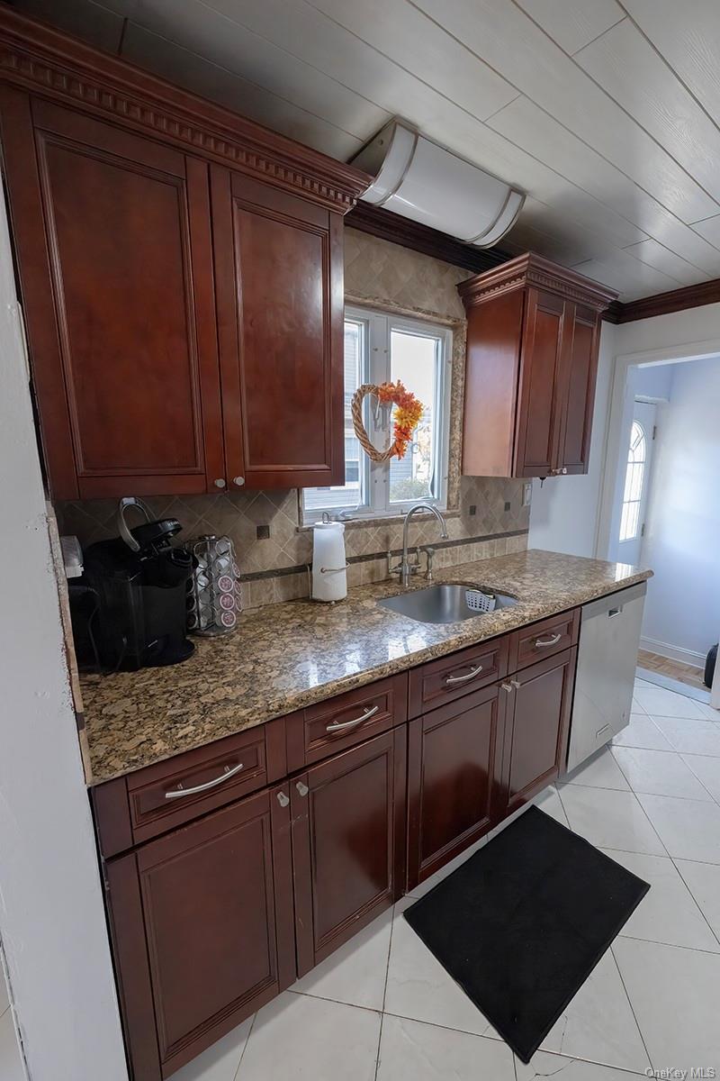 471 Windsor Place, Oceanside, NY 11572