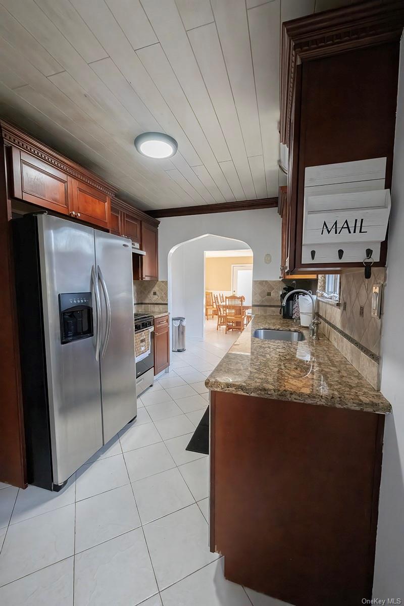 471 Windsor Place, Oceanside, NY 11572