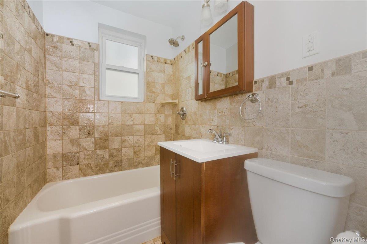 275 Maple Avenue # B 1, Rockville Centre, NY 11570