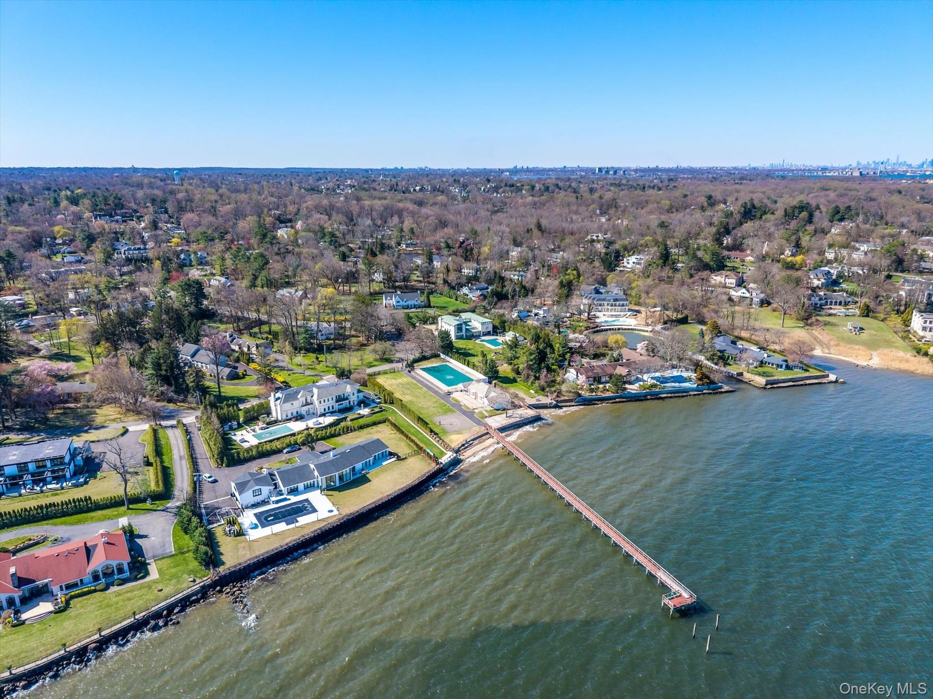 33 Harbour Road, Great Neck, NY 11024