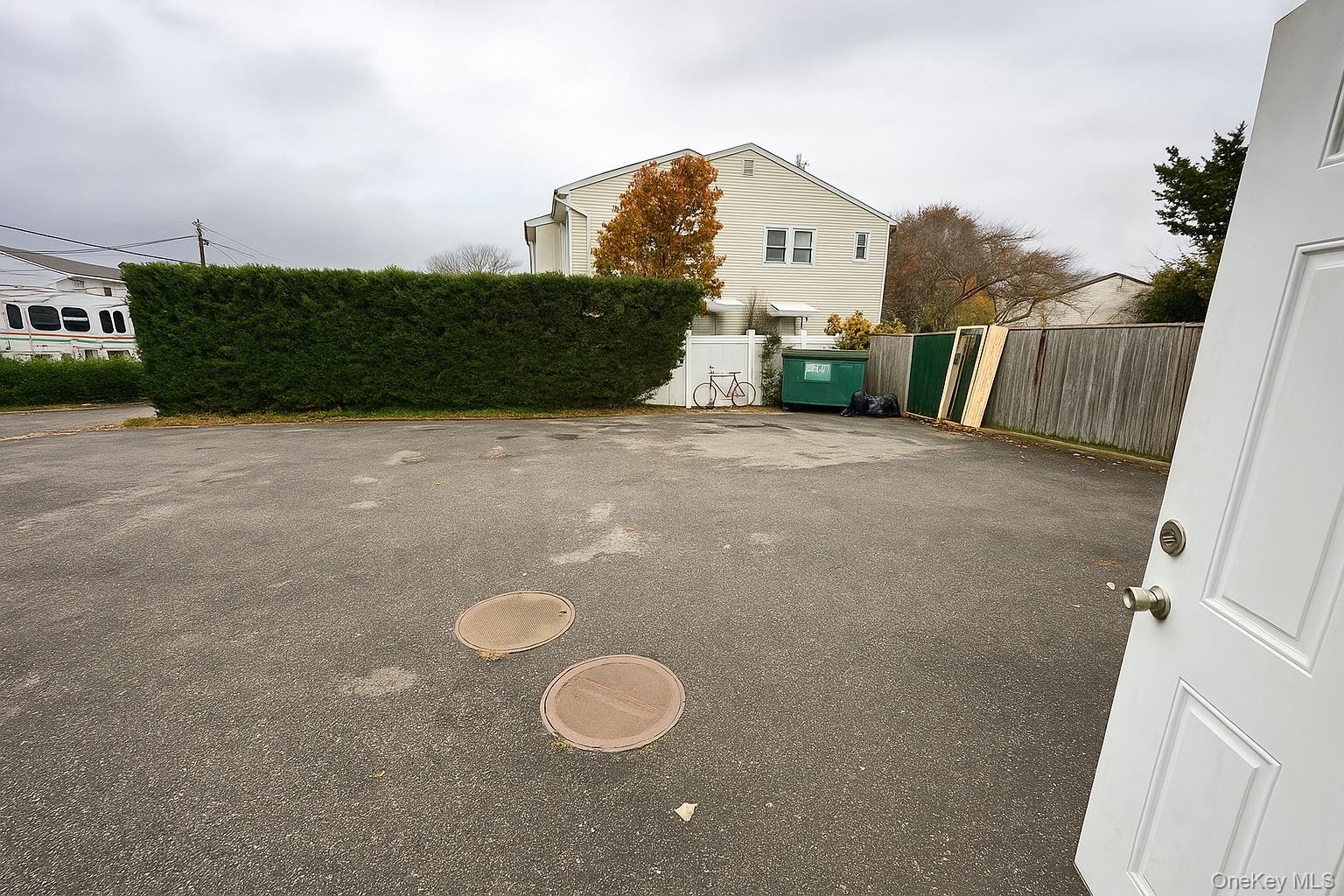 322 W Montauk Highway, Lindenhurst, NY 11757