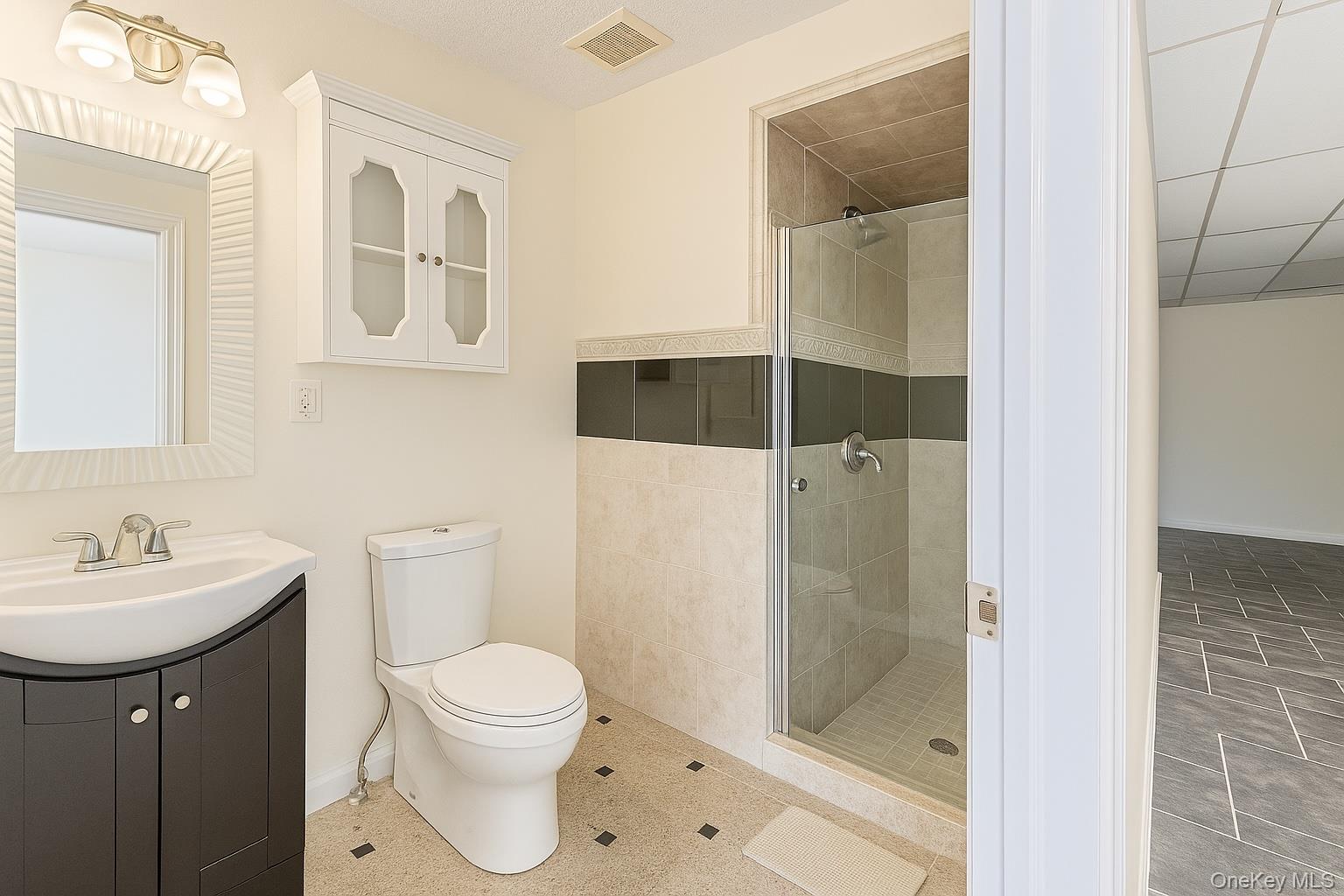 322 W Montauk Highway, Lindenhurst, NY 11757