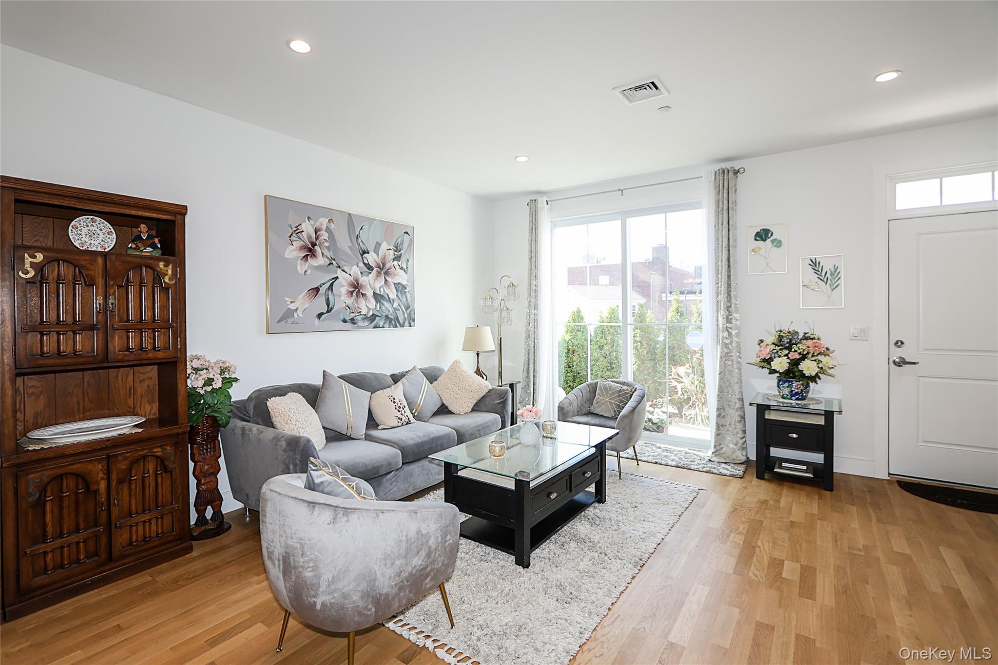 209 Breton Way, Glen Cove, NY 11542