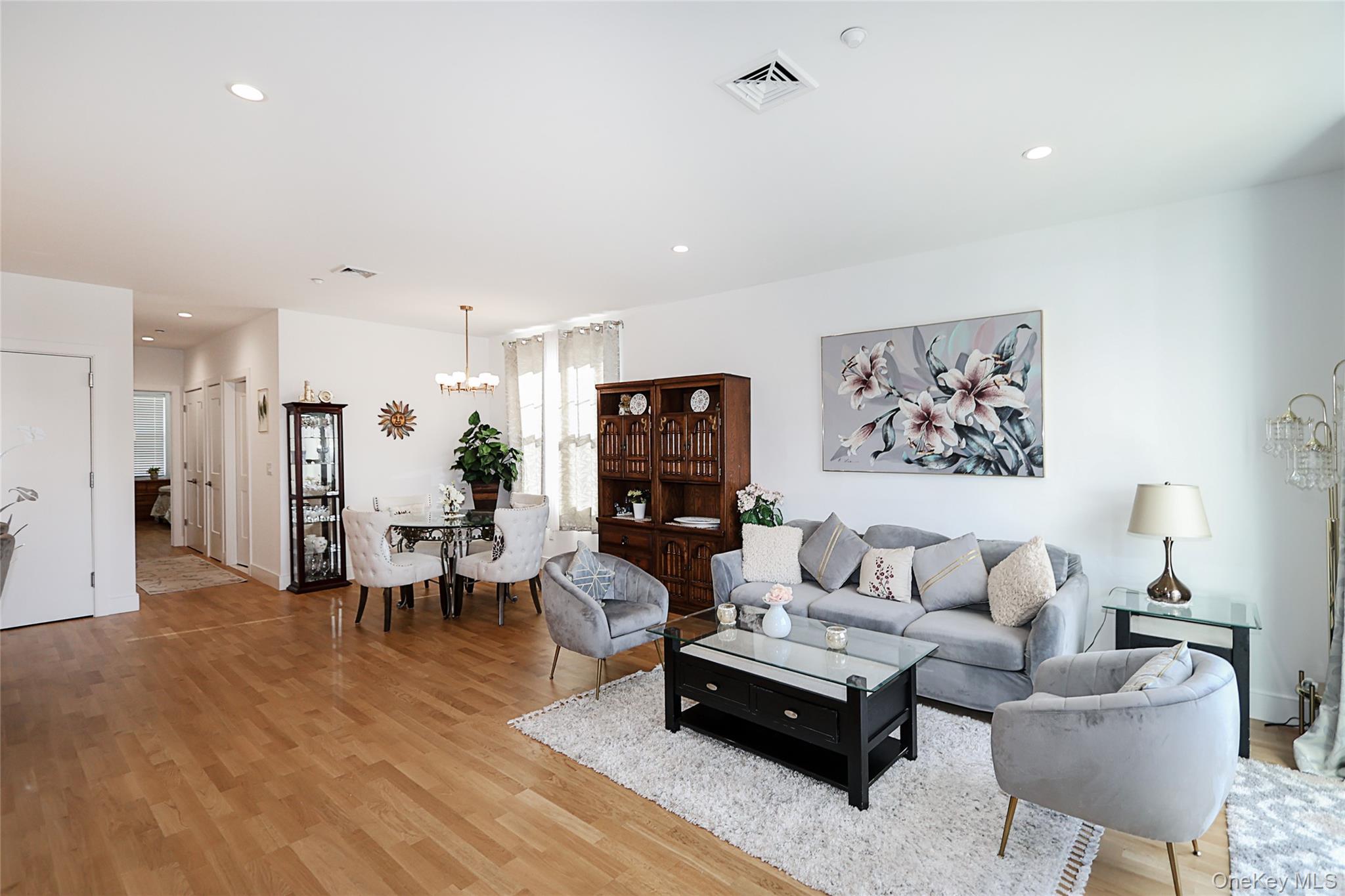 209 Breton Way, Glen Cove, NY 11542