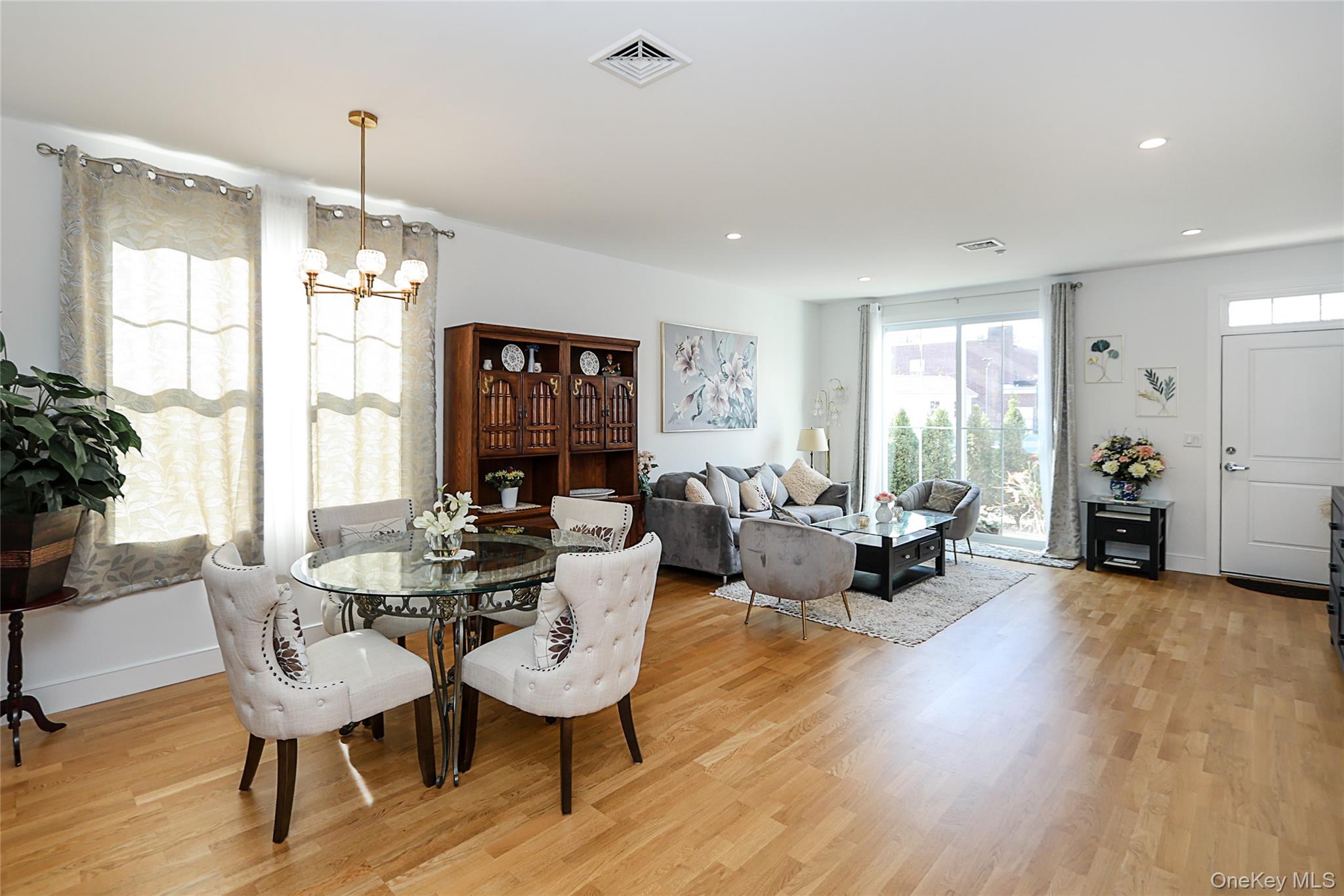 209 Breton Way, Glen Cove, NY 11542