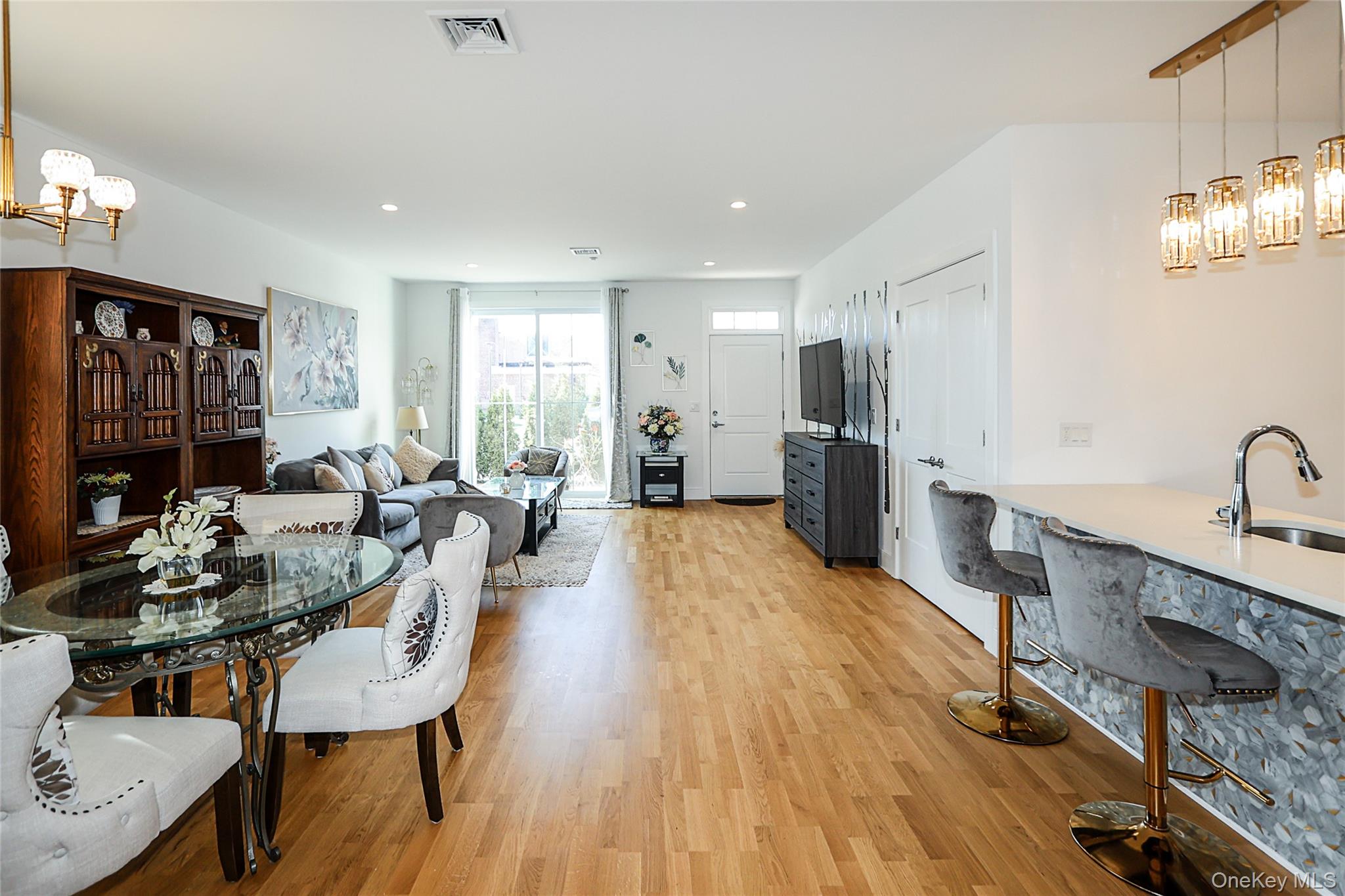 209 Breton Way, Glen Cove, NY 11542