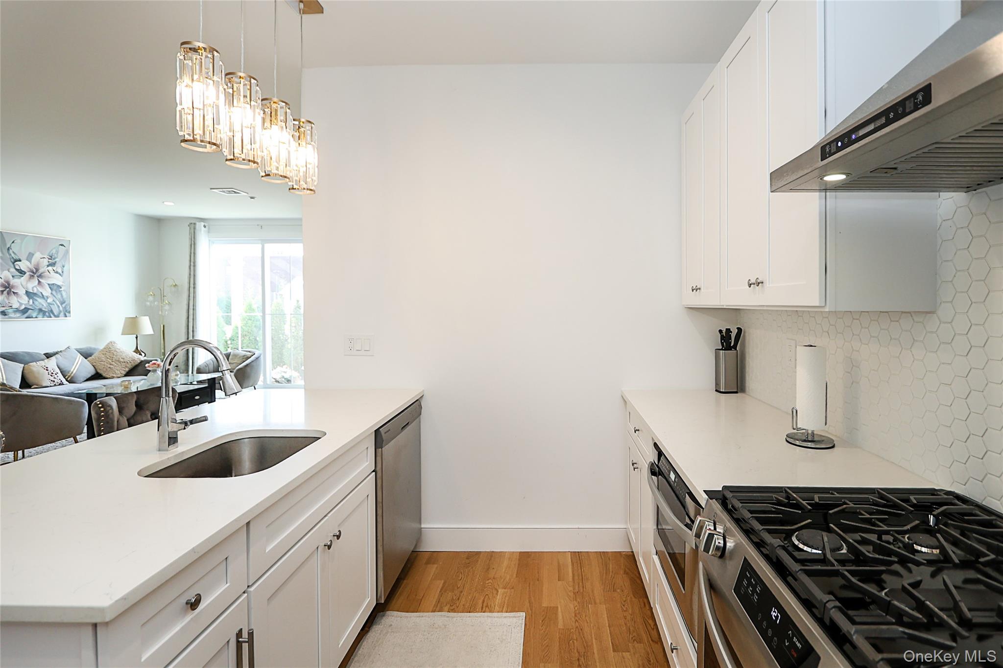 209 Breton Way, Glen Cove, NY 11542