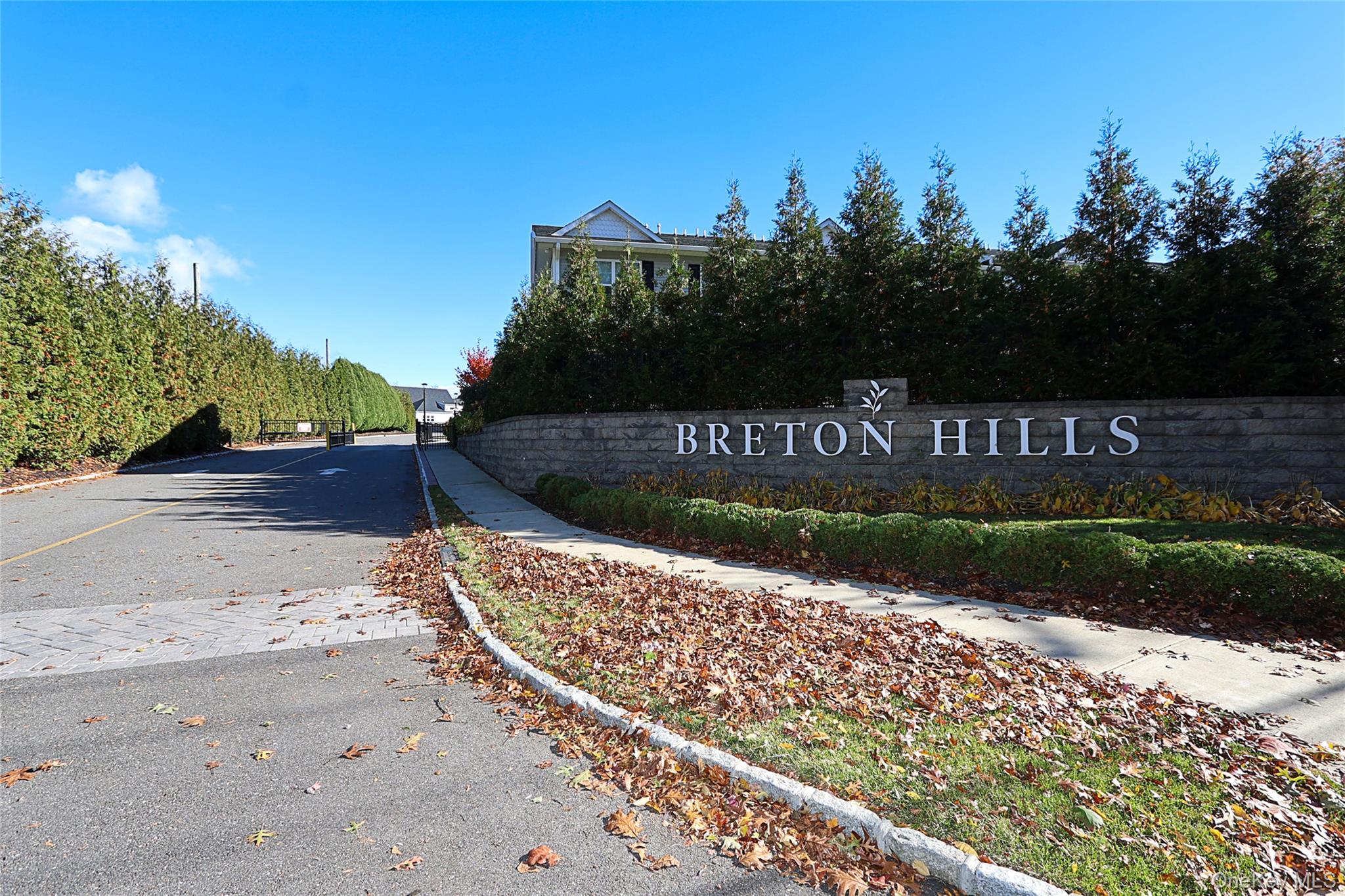 209 Breton Way, Glen Cove, NY 11542