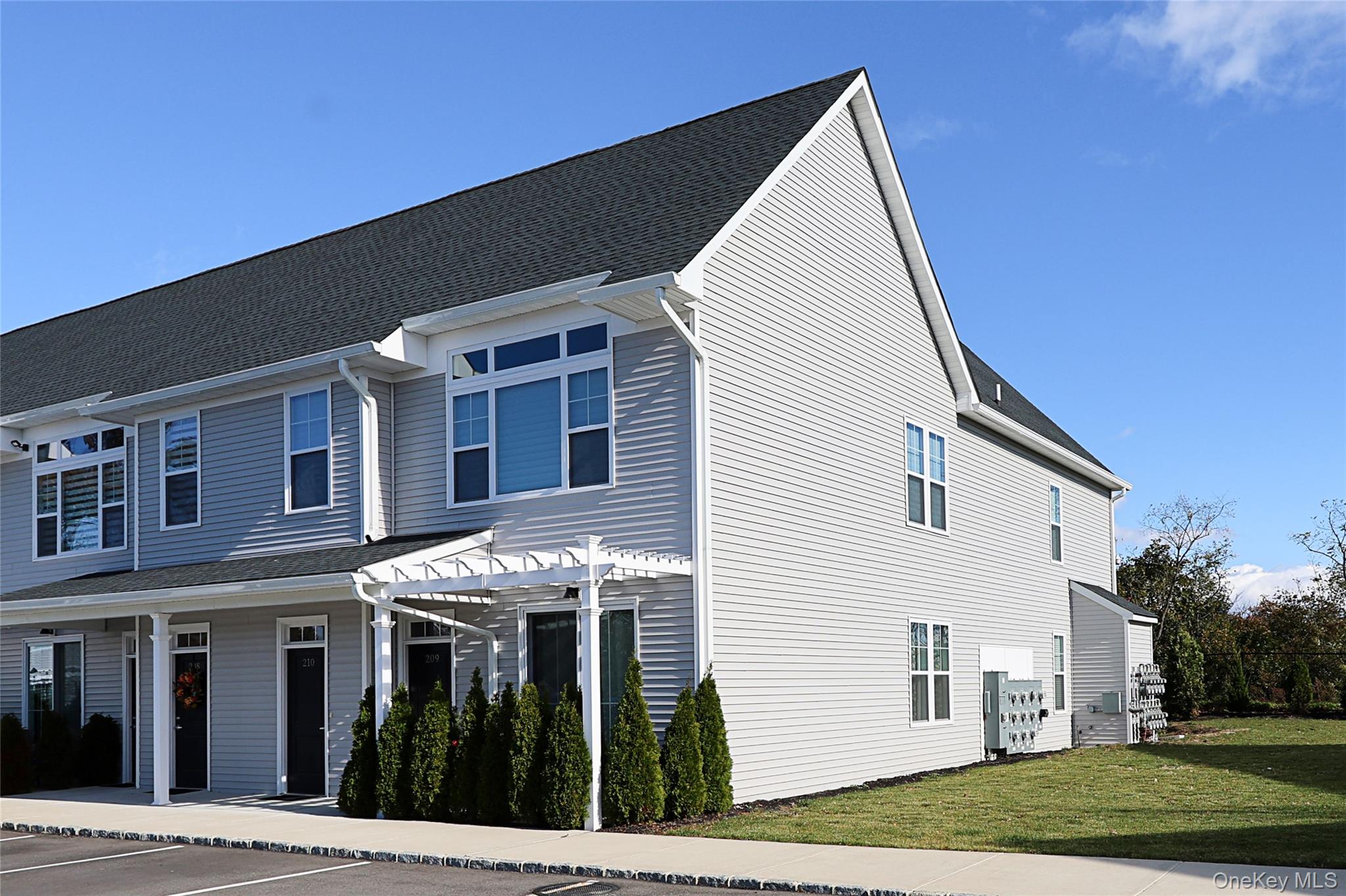 209 Breton Way, Glen Cove, NY 11542