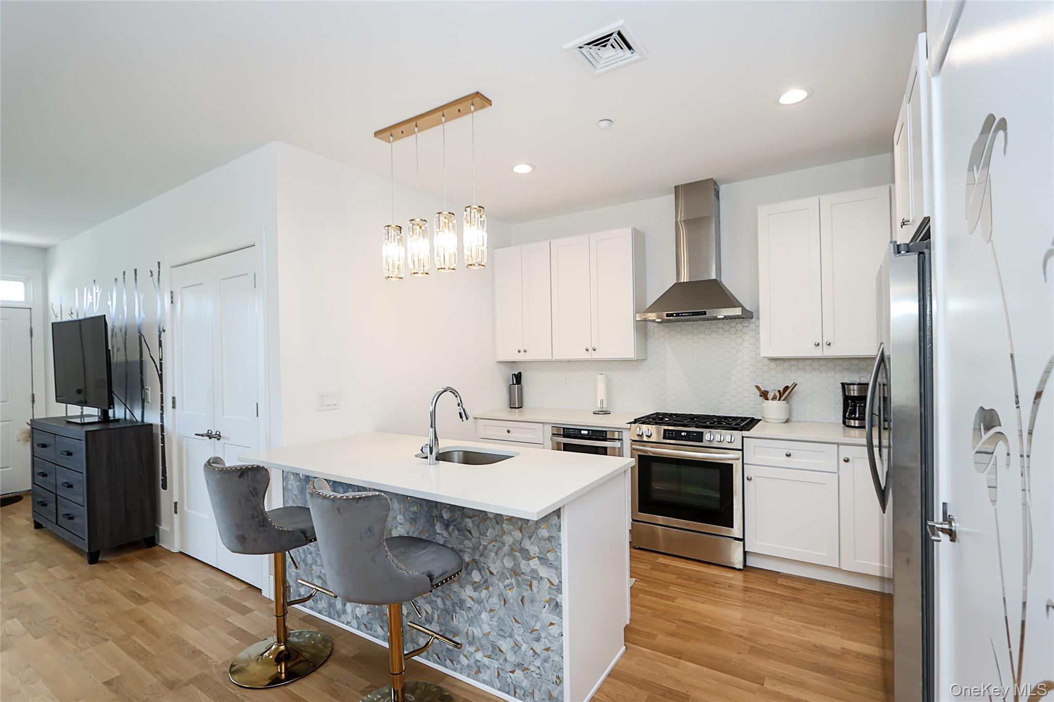 209 Breton Way, Glen Cove, NY 11542