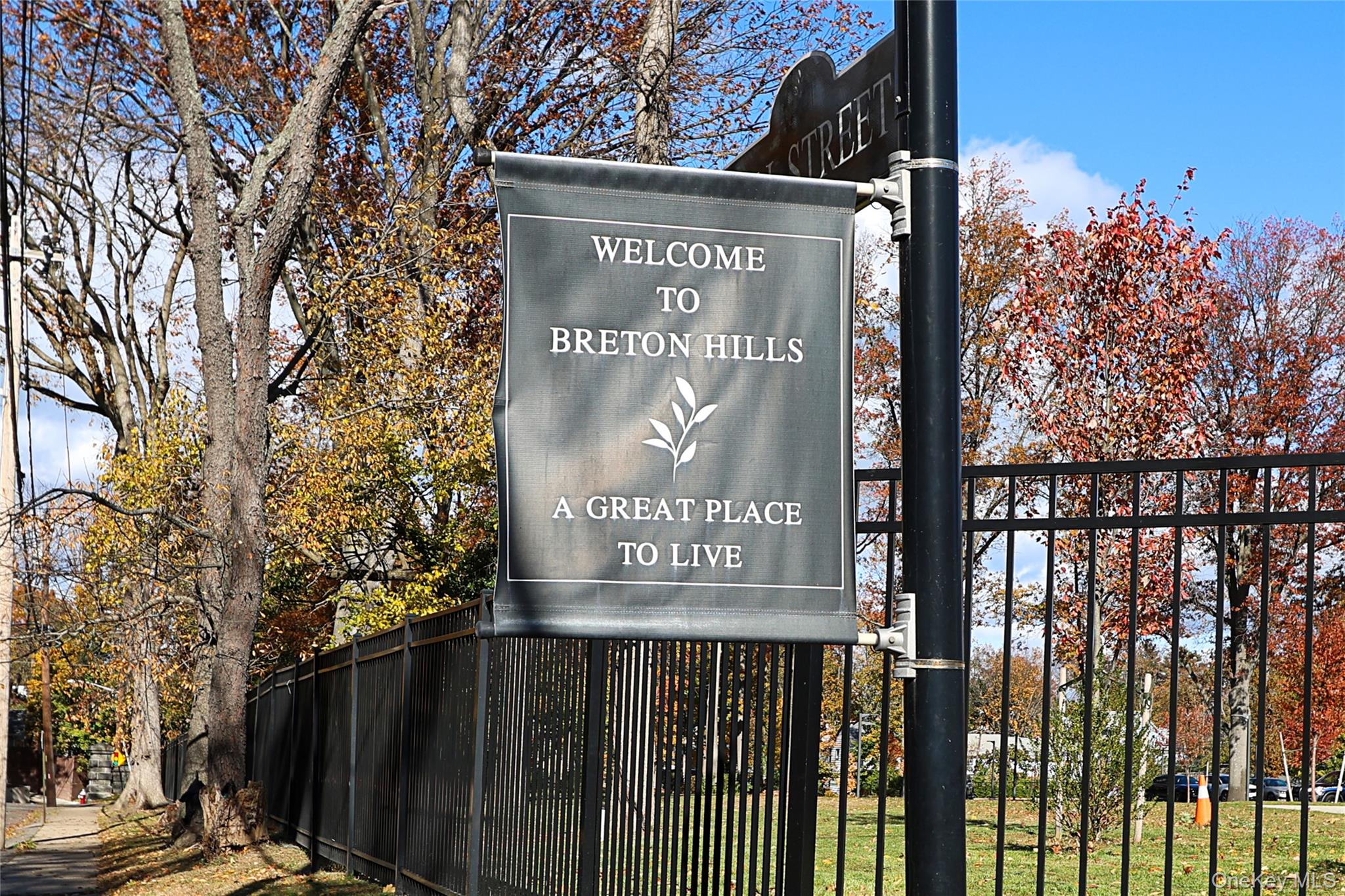 209 Breton Way, Glen Cove, NY 11542