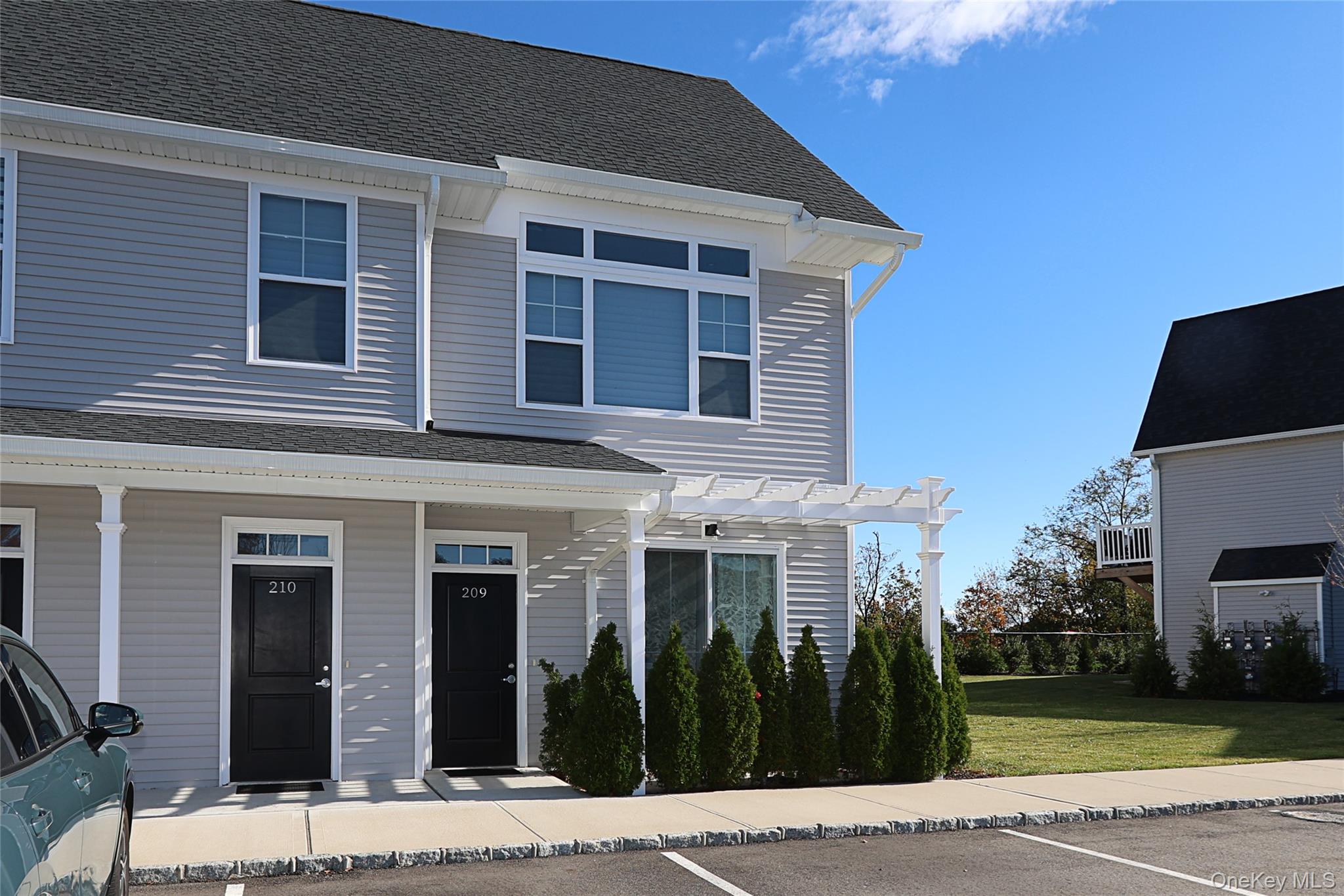 209 Breton Way, Glen Cove, NY 11542