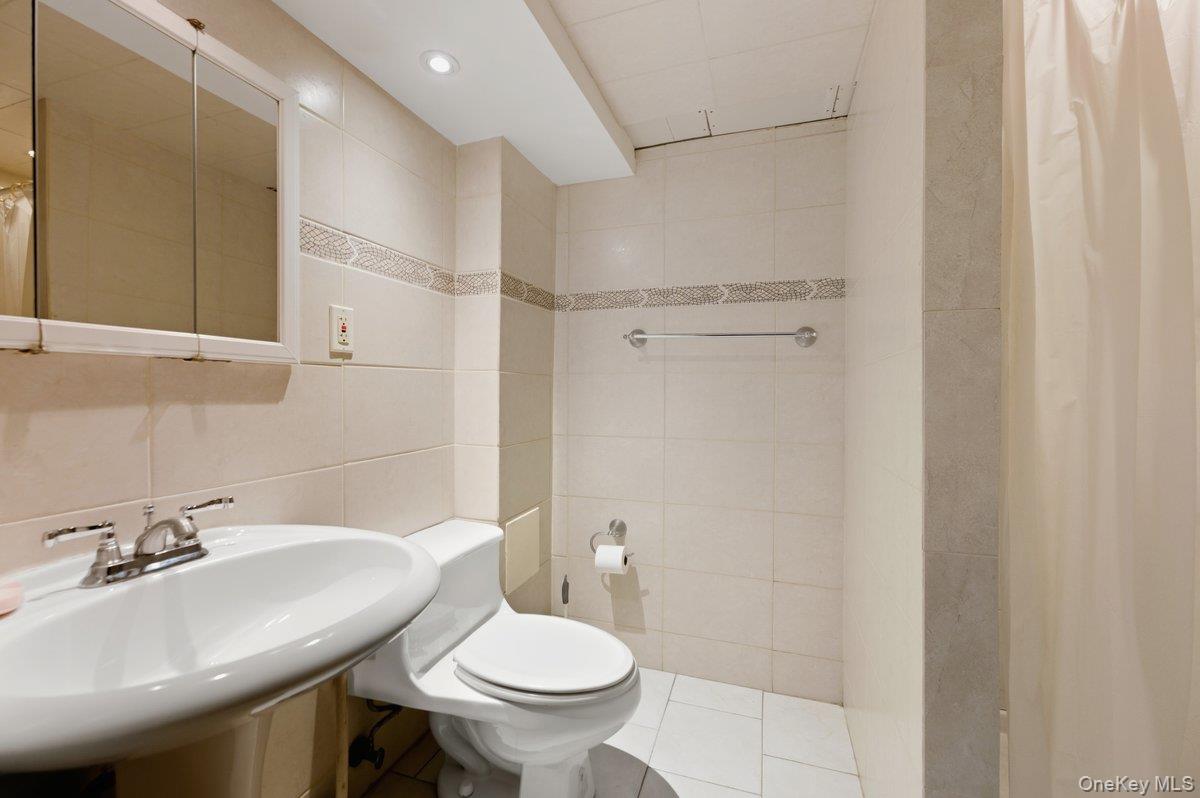 8754 110th Street, Richmond Hill, NY 11418