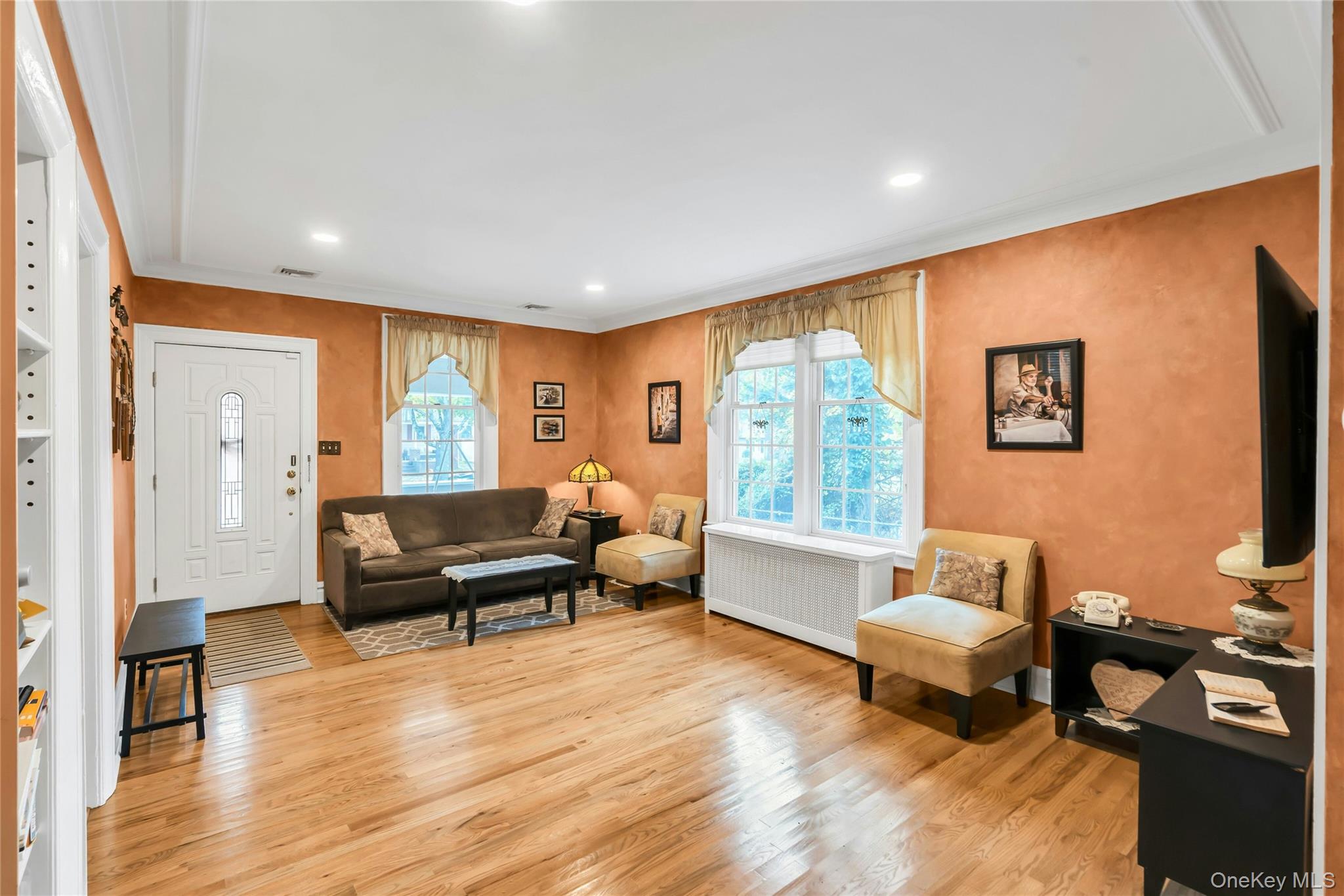 24 Elm Avenue, Smithtown, NY 11787