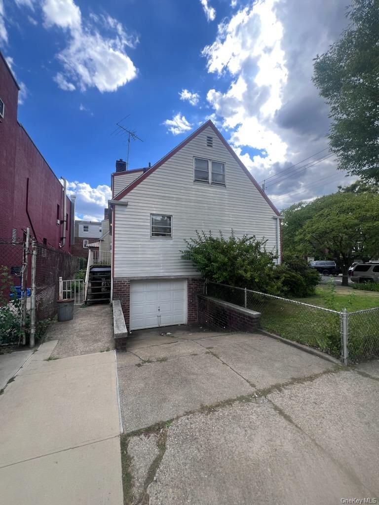 2228 Fenton Avenue, Bronx, NY 10469