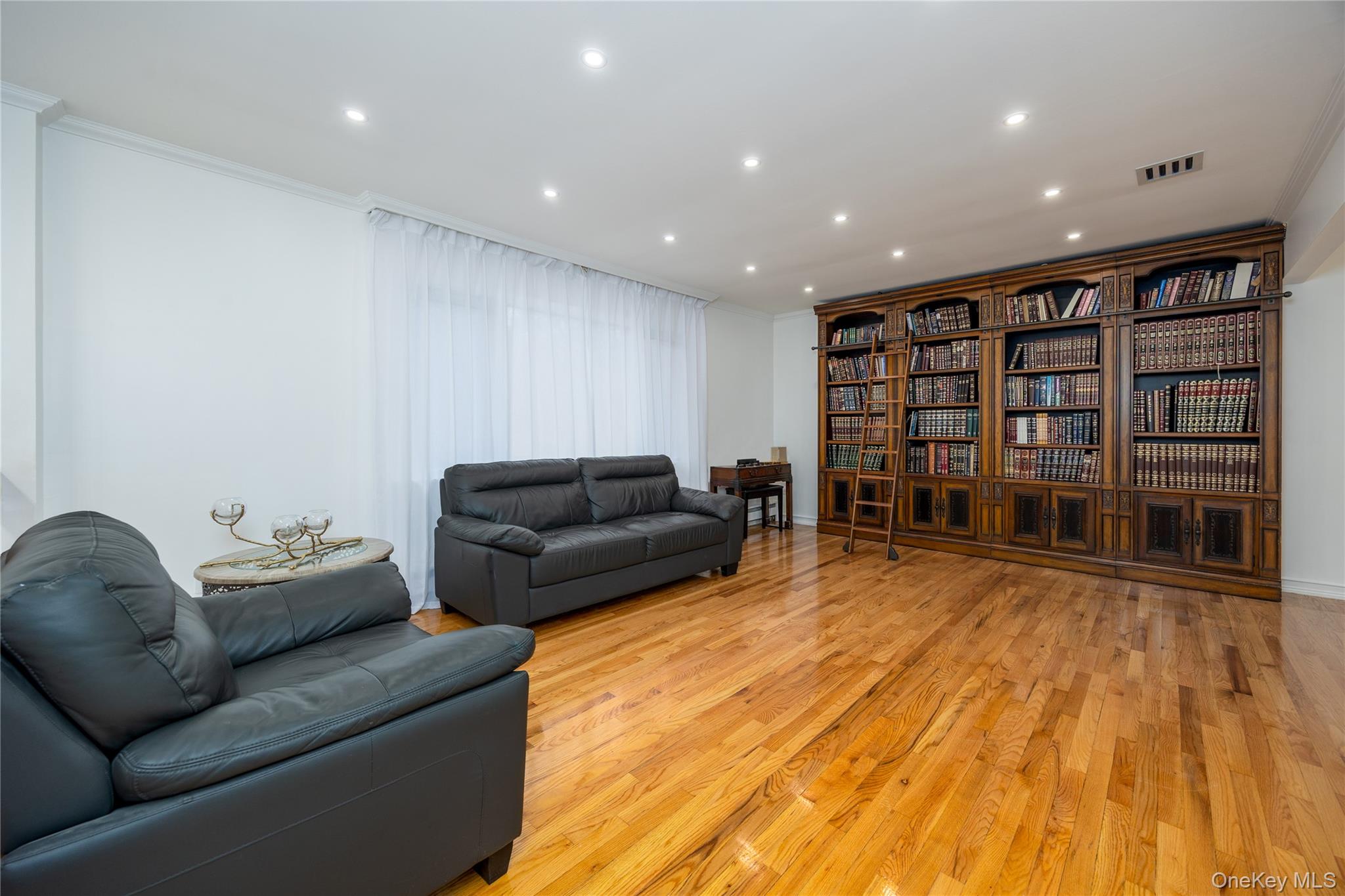 16 Twin Lakes Drive, Monsey, NY 10952