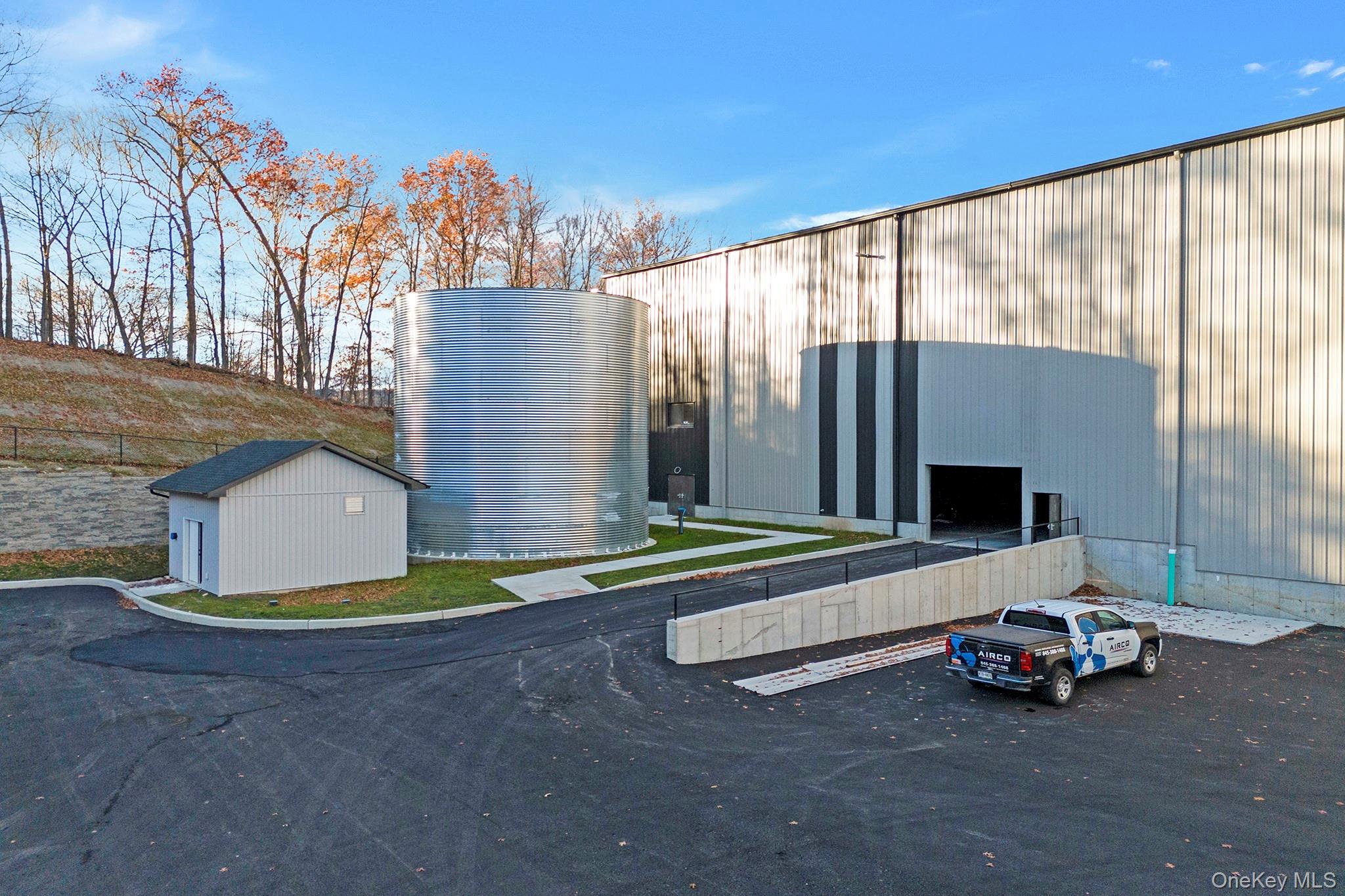 1 Distribution Drive, Bloomingburg, NY 12721