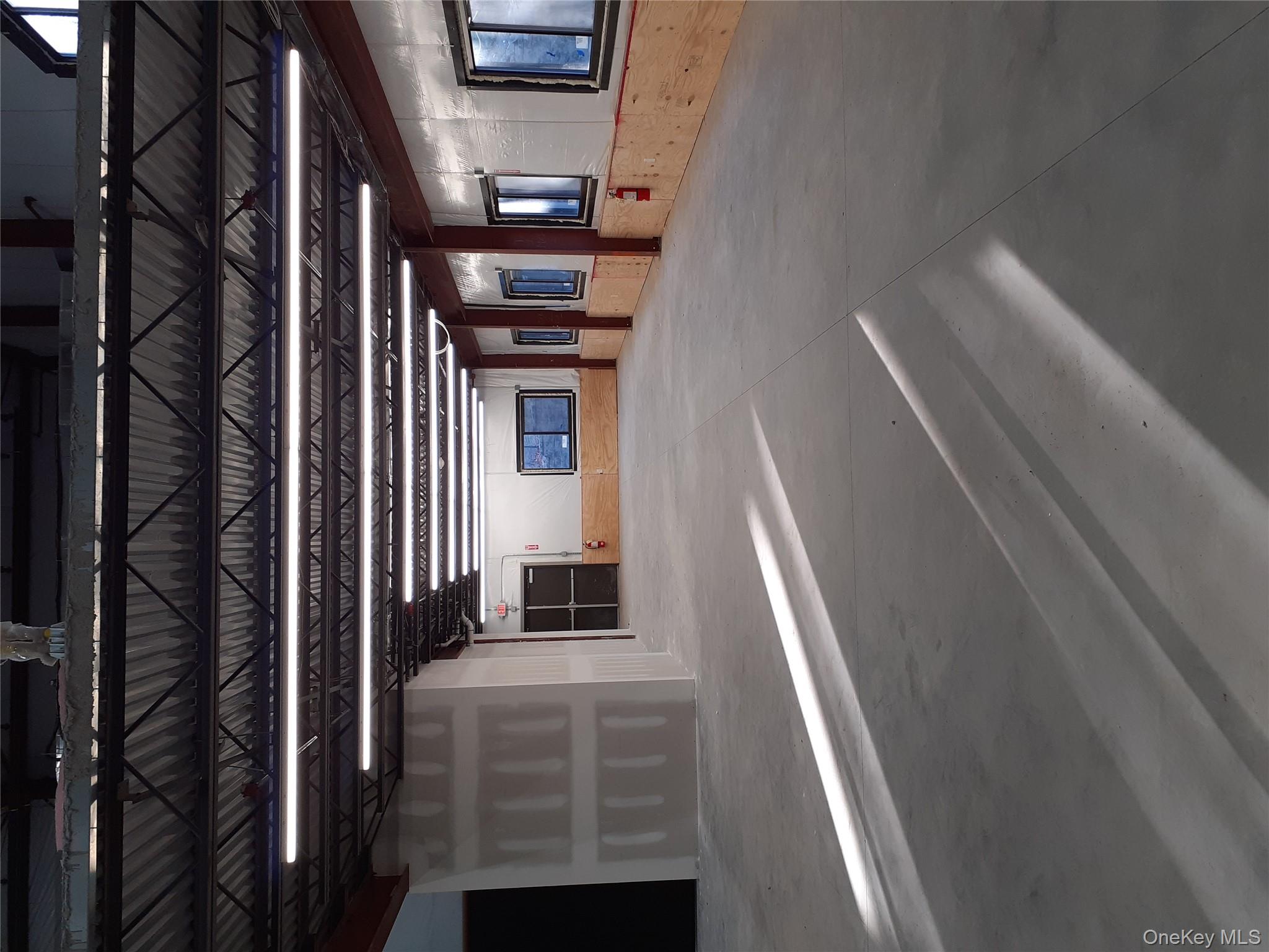 1 Distribution Drive, Bloomingburg, NY 12721