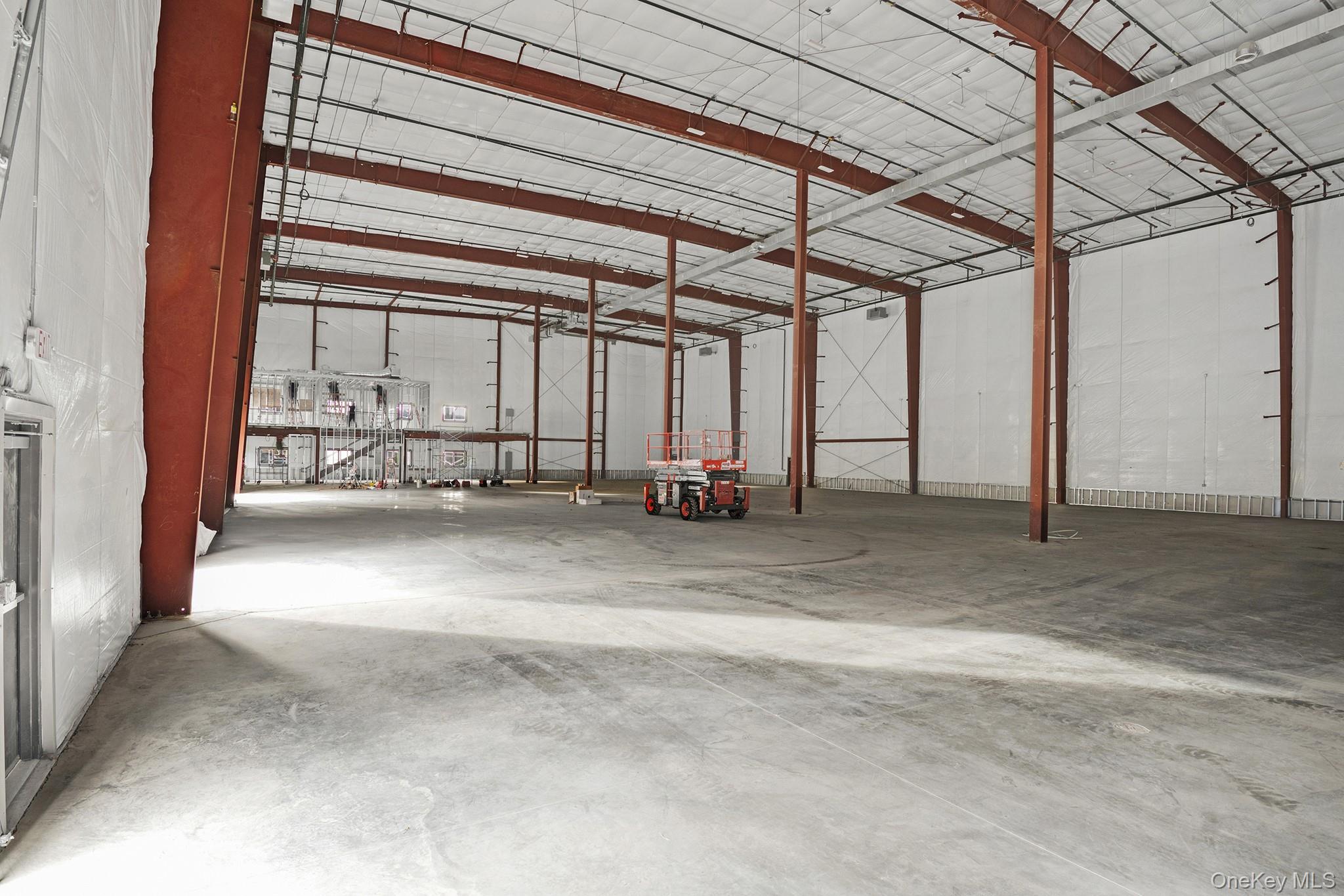 1 Distribution Drive, Bloomingburg, NY 12721