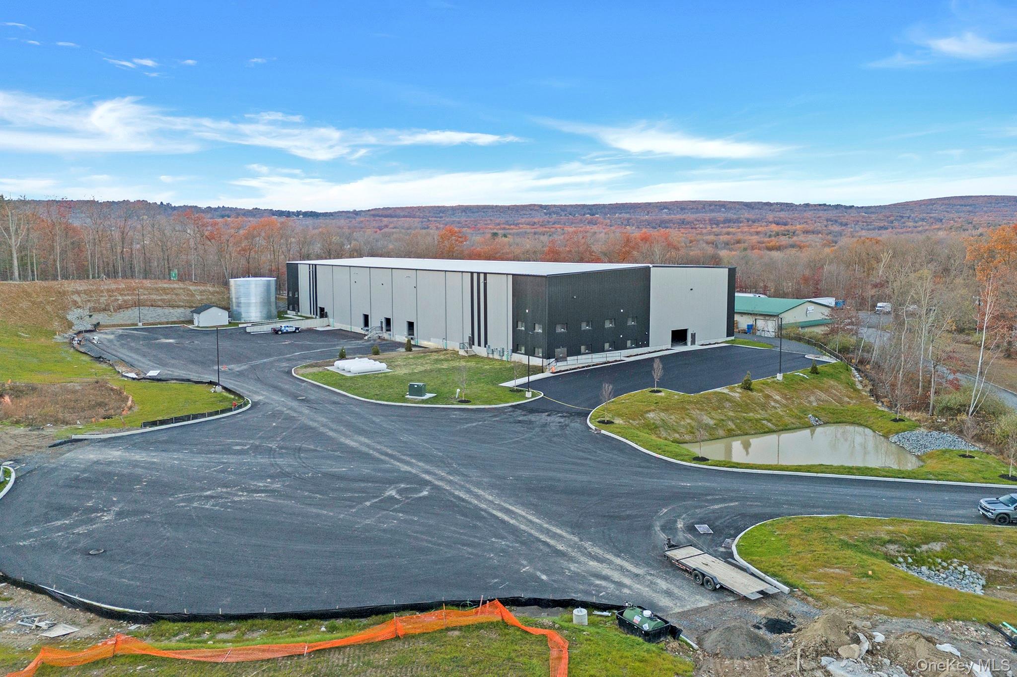 1 Distribution Drive, Bloomingburg, NY 12721