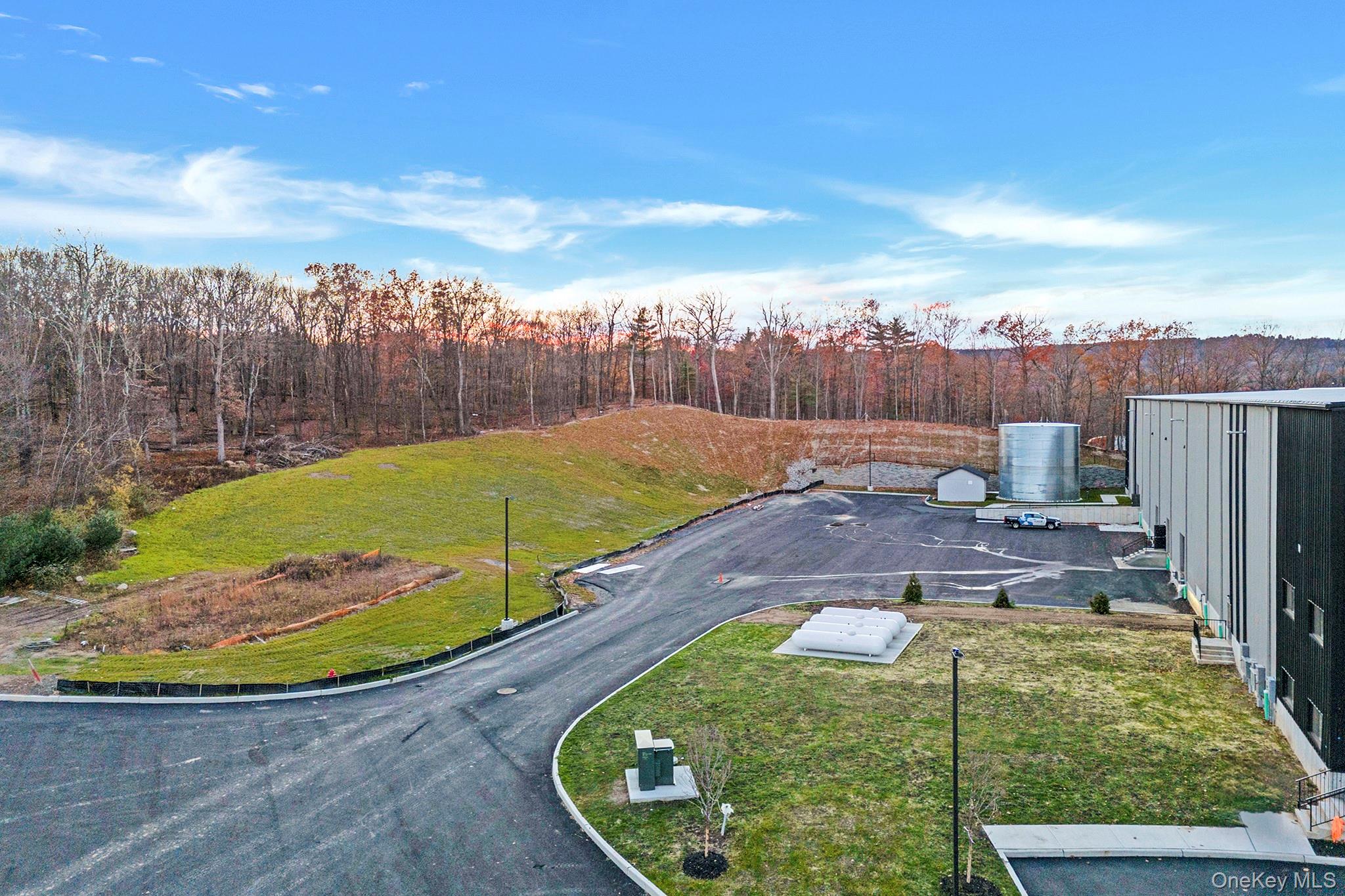 1 Distribution Drive, Bloomingburg, NY 12721