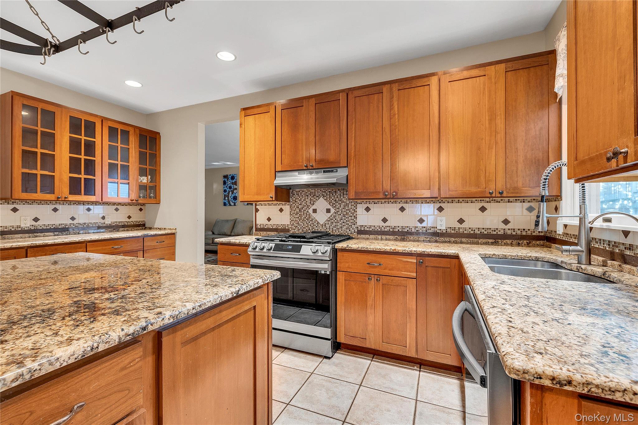 124 Fleets Cove Road, Huntington, NY 11743