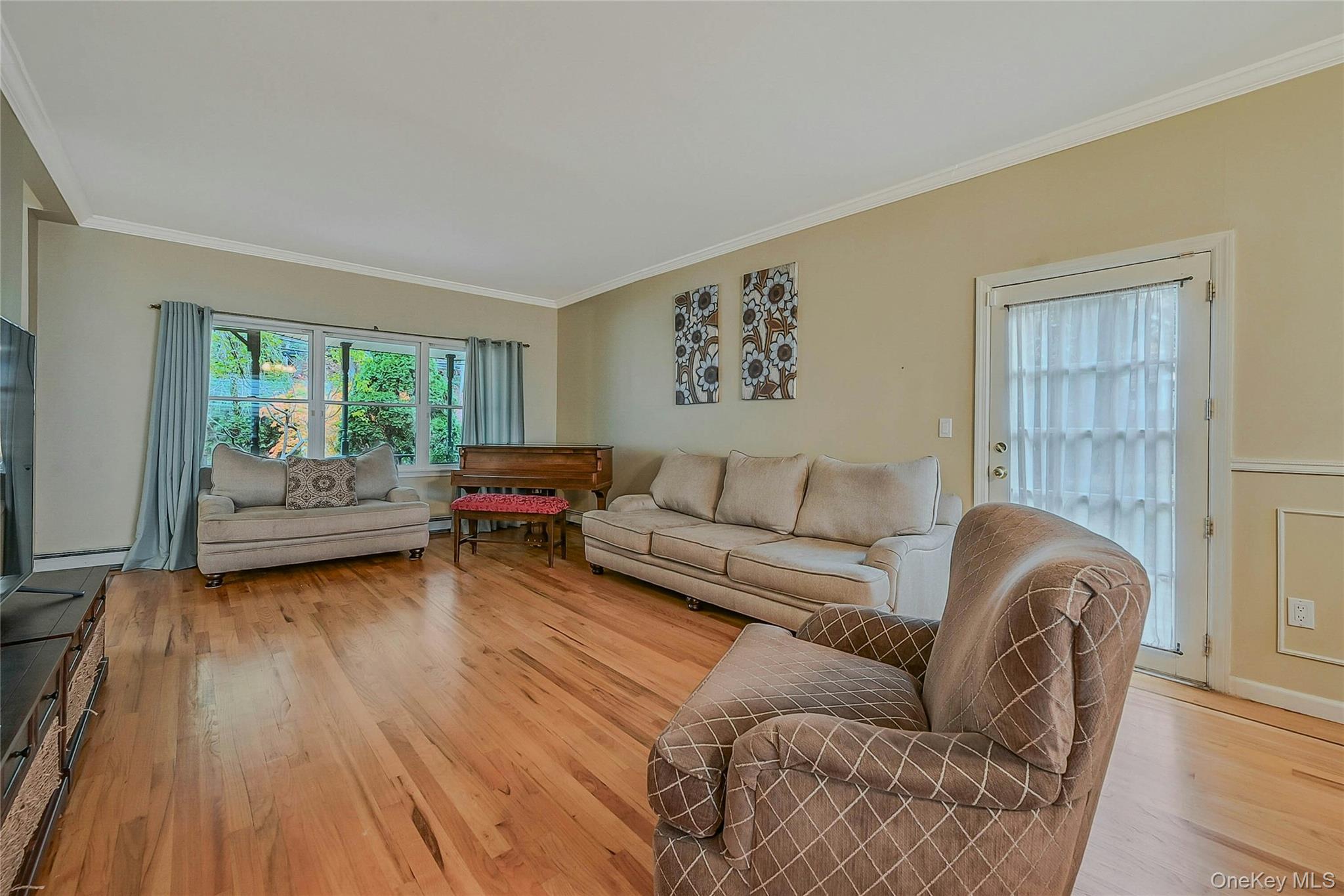 124 Fleets Cove Road, Huntington, NY 11743