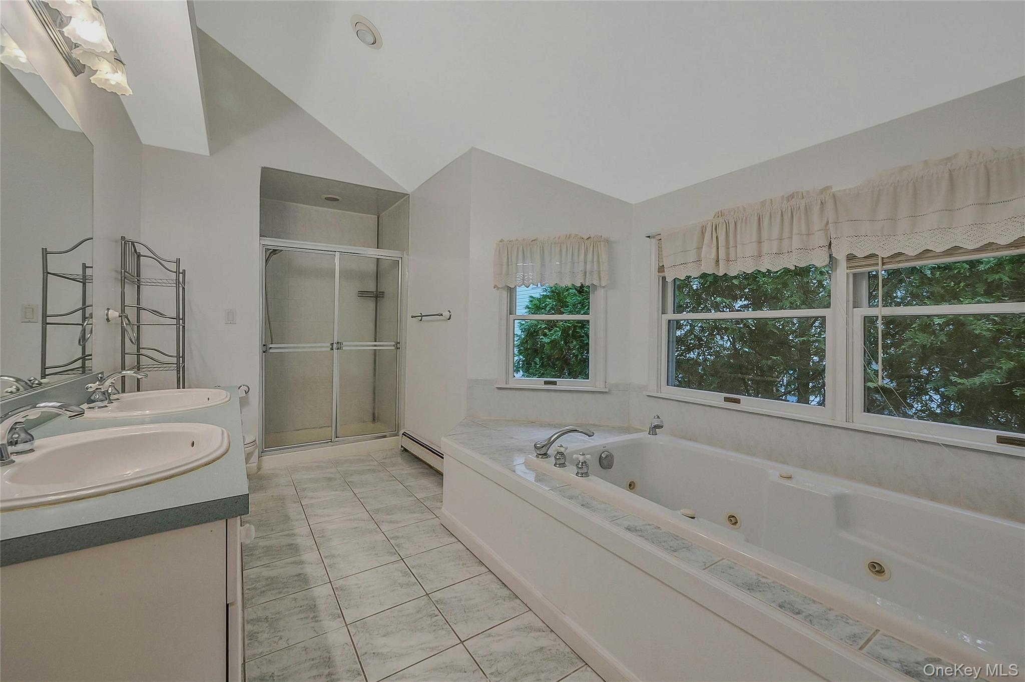 124 Fleets Cove Road, Huntington, NY 11743